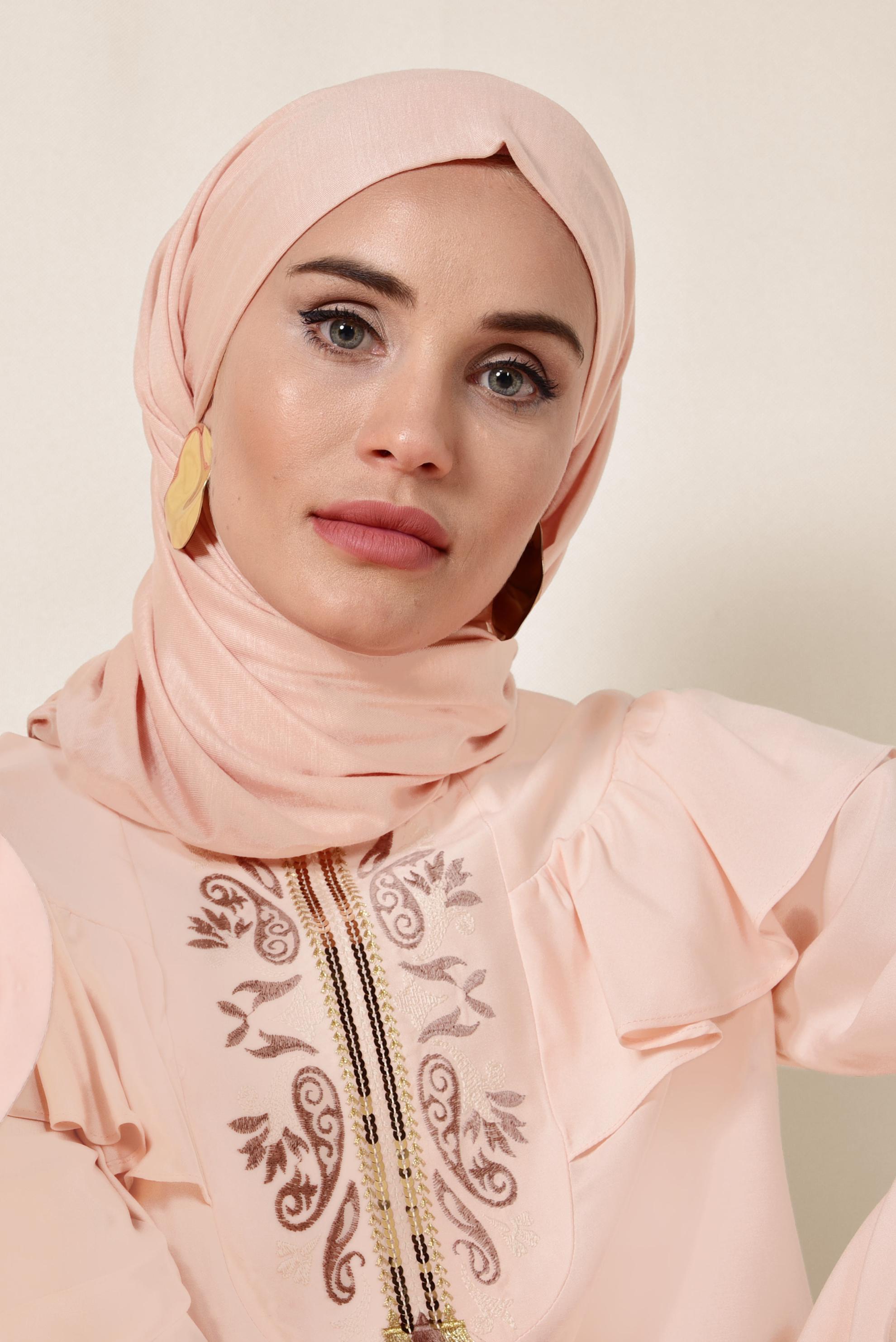 Tesettür giyim PUDRA PUL VE İŞLEME DETAYLI OMUZLARI VOLANLI TUNİK 4120