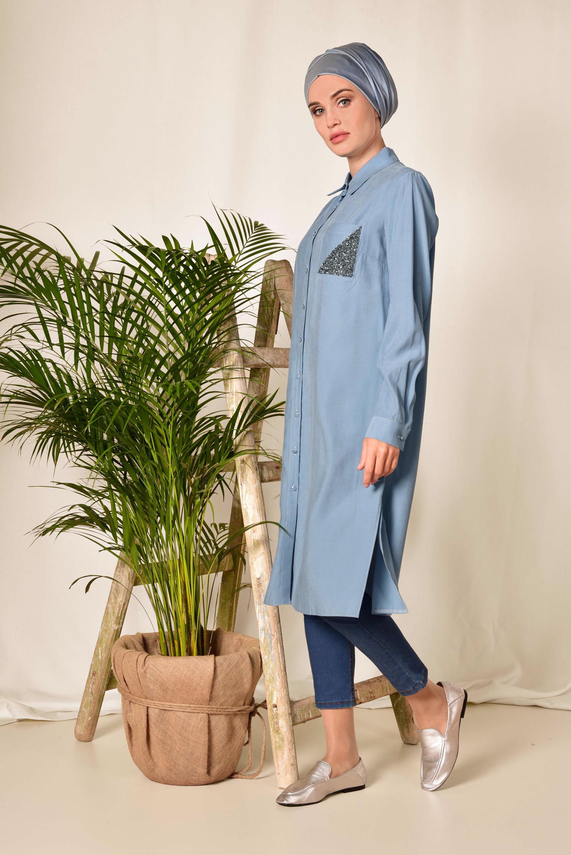 Tesettür giyim MAVİ YANLARI YIRTMAÇLI CEBİ SİMLİ UZUN TUNİK 4124