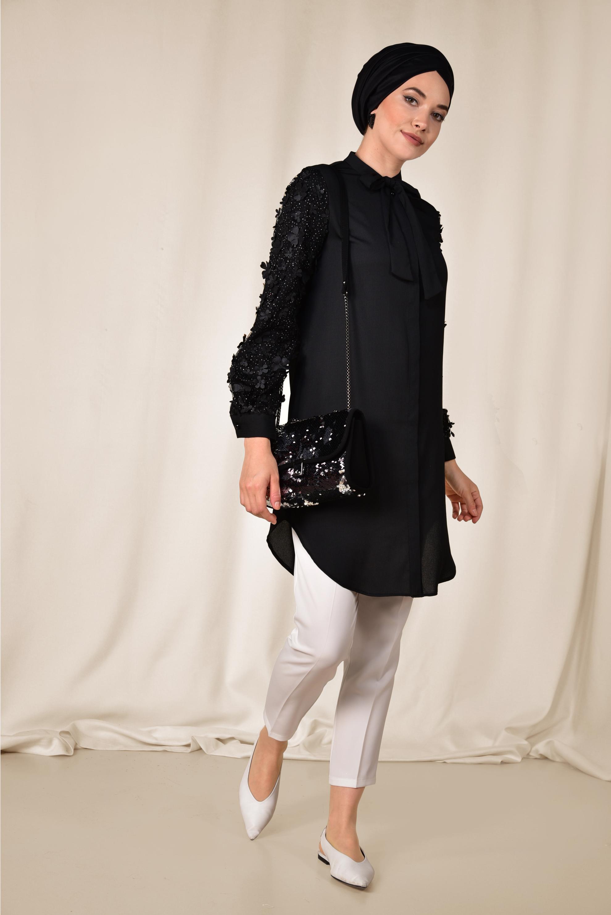 Tesettür giyim SİYAH KOLLARI ÜÇ BOYUTLU ÇİÇEK DETAYLI TUNİK 4131