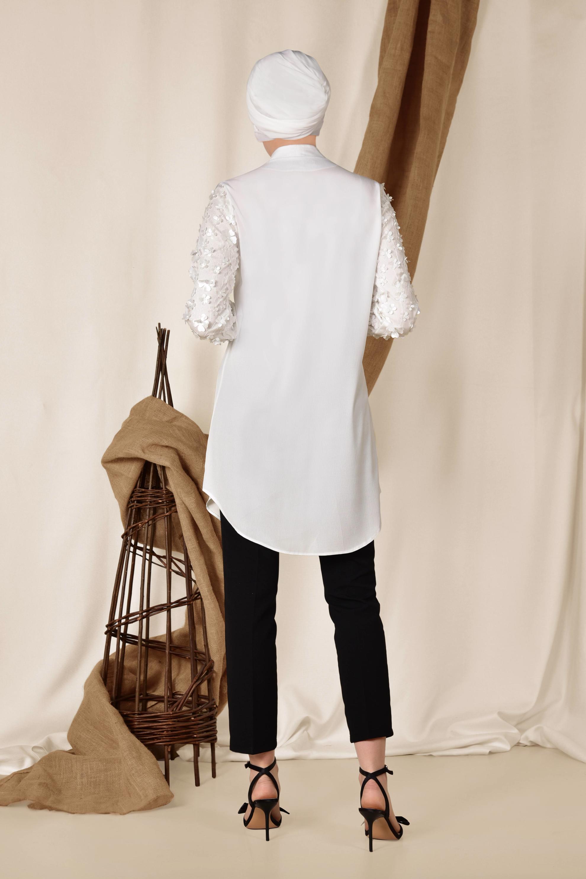 Tesettür giyim BEYAZ KOLLARI ÜÇ BOYUTLU ÇİÇEK DETAYLI TUNİK 4131