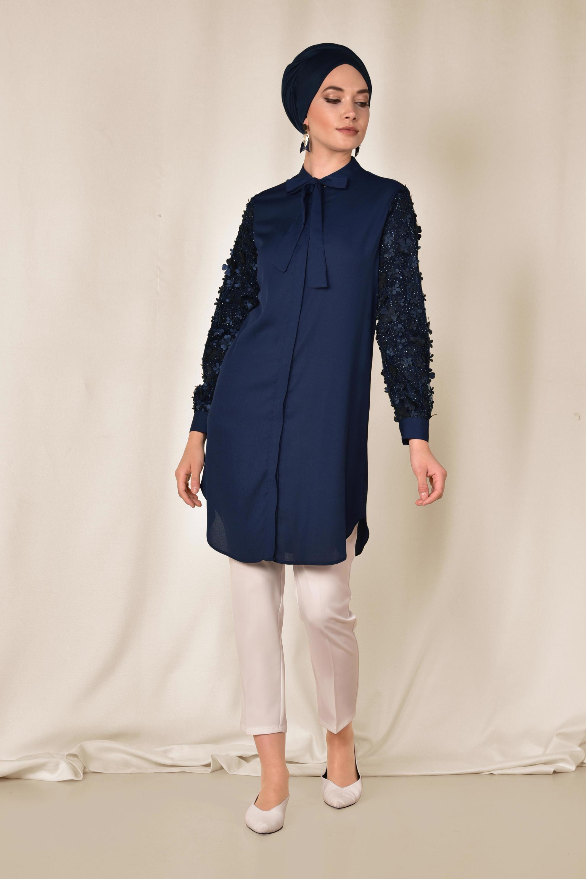 Tesettür giyim LACİVERT KOLLARI ÜÇ BOYUTLU ÇİÇEK DETAYLI TUNİK 4131