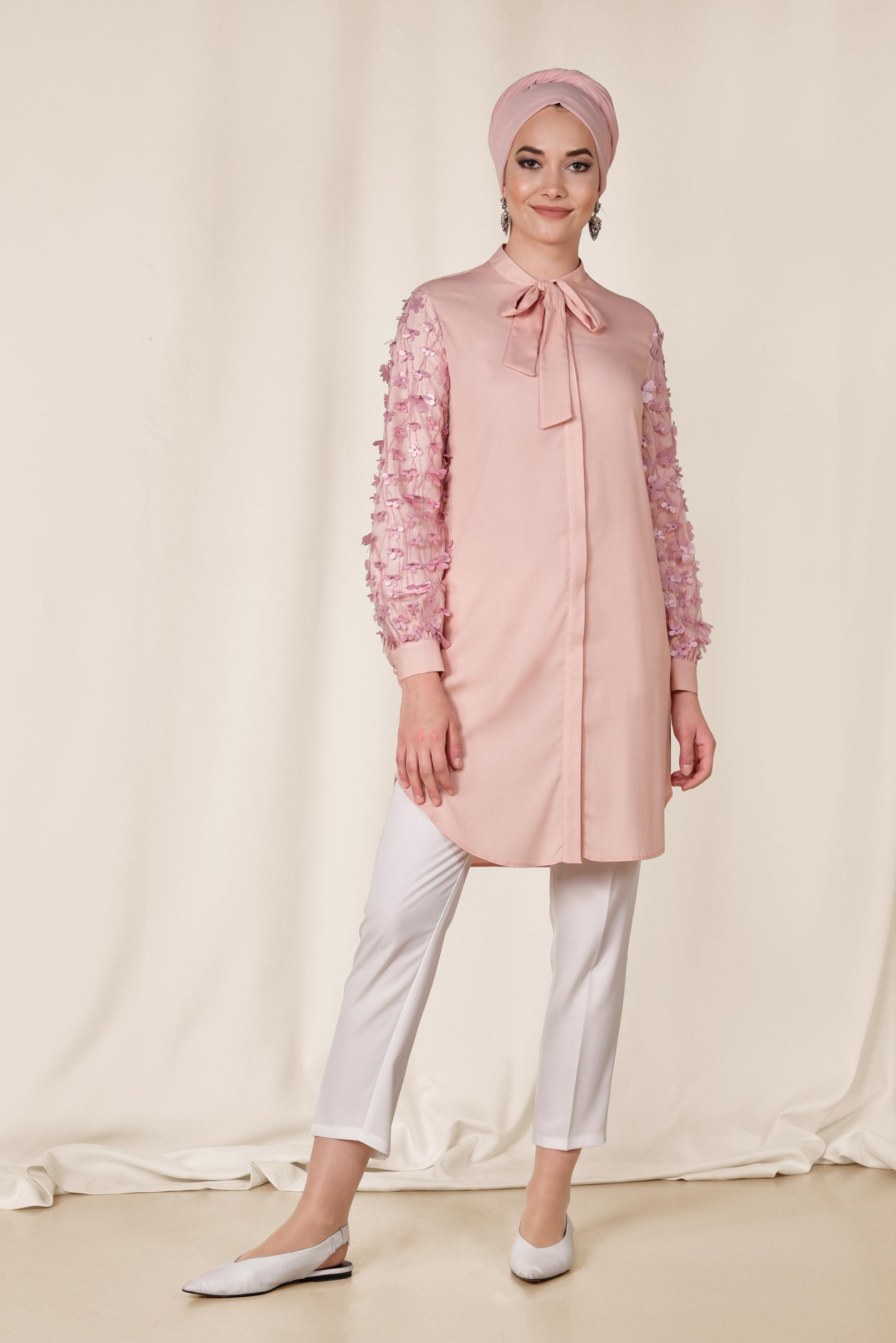 Tesettür giyim PUDRA KOLLARI ÜÇ BOYUTLU ÇİÇEK DETAYLI TUNİK 4131