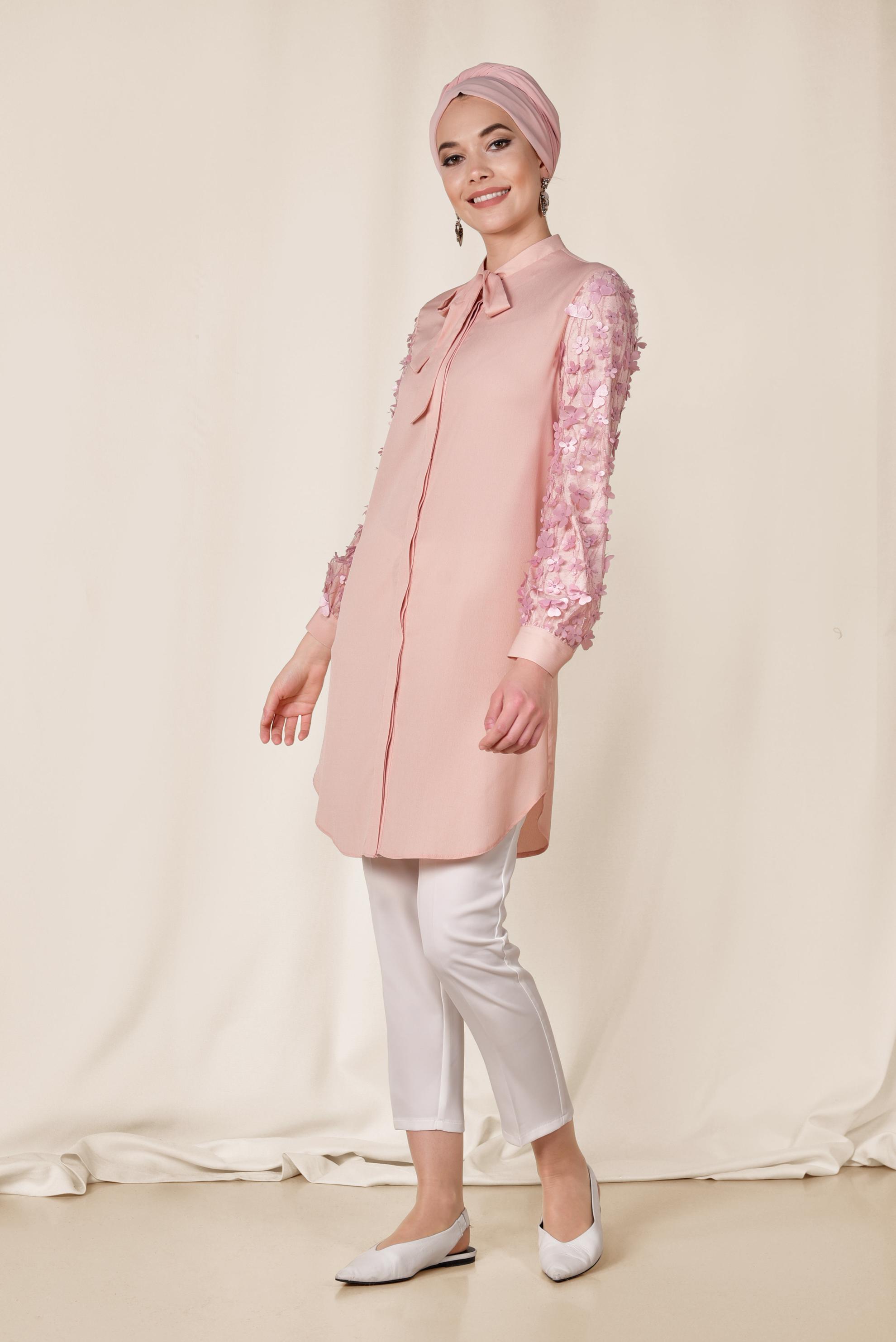 Tesettür giyim PUDRA KOLLARI ÜÇ BOYUTLU ÇİÇEK DETAYLI TUNİK 4131