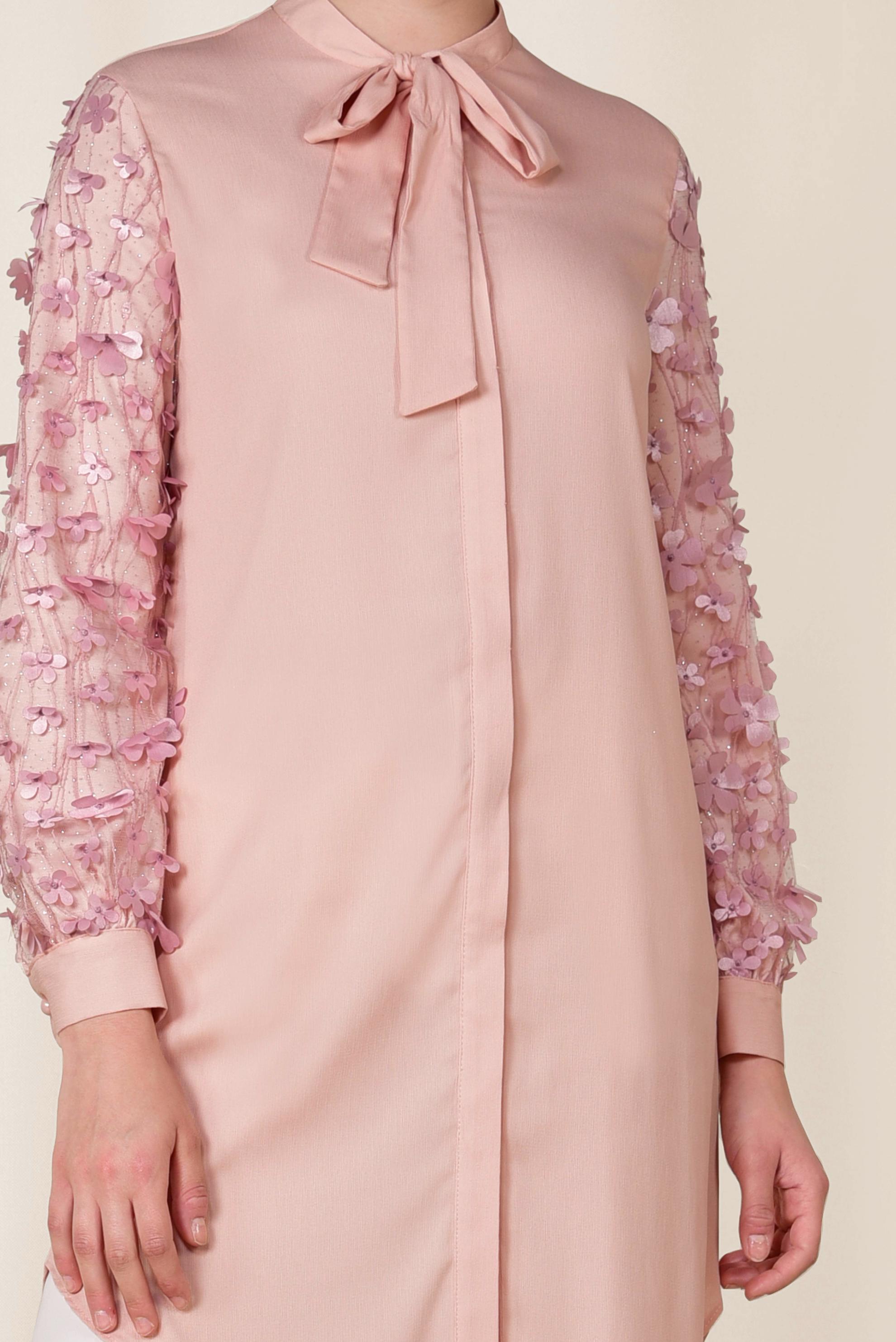 Tesettür giyim PUDRA KOLLARI ÜÇ BOYUTLU ÇİÇEK DETAYLI TUNİK 4131