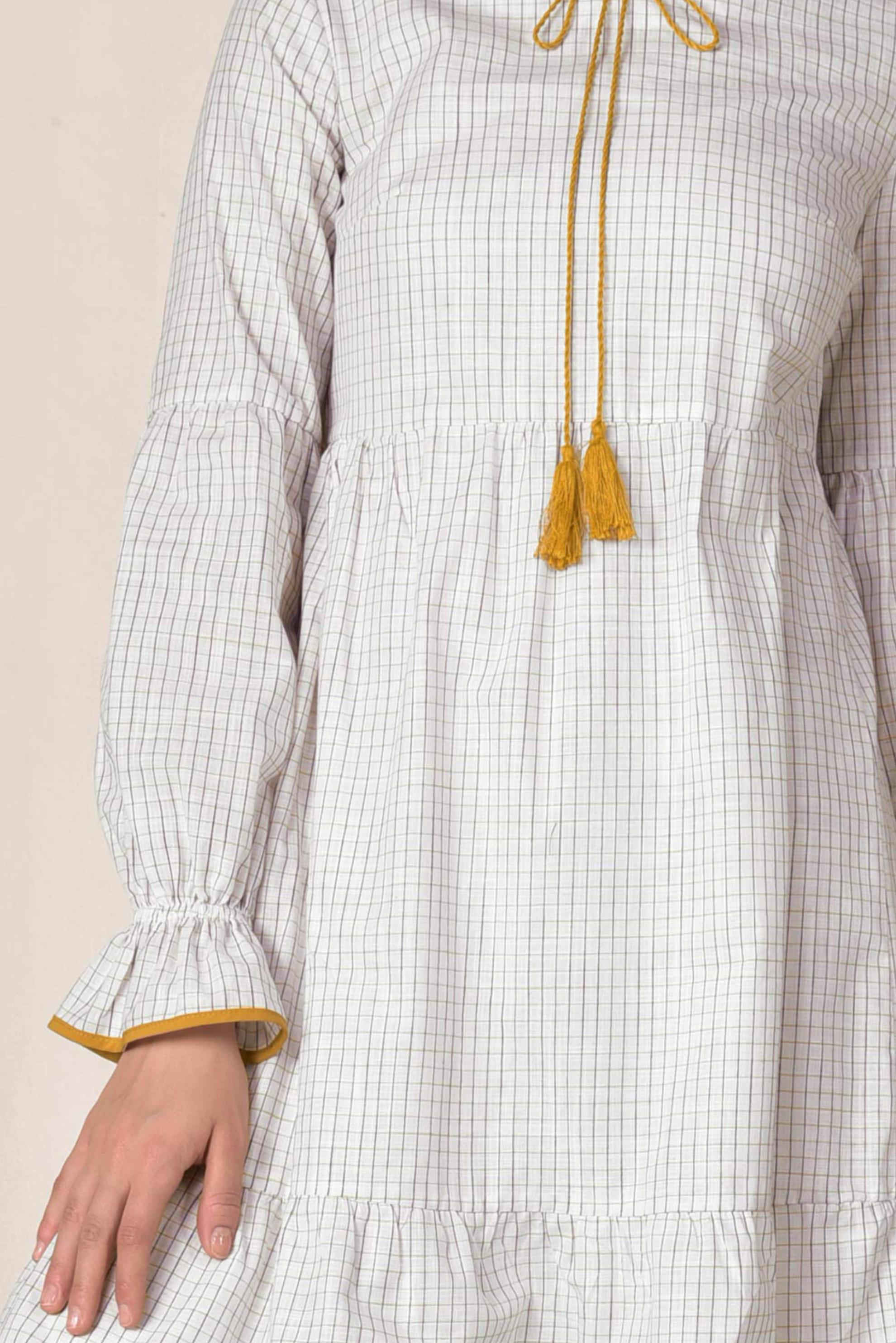 Tesettür giyim BEYAZ KARE DESENLİ PÜSKÜL DETAYLI TUNİK 4160