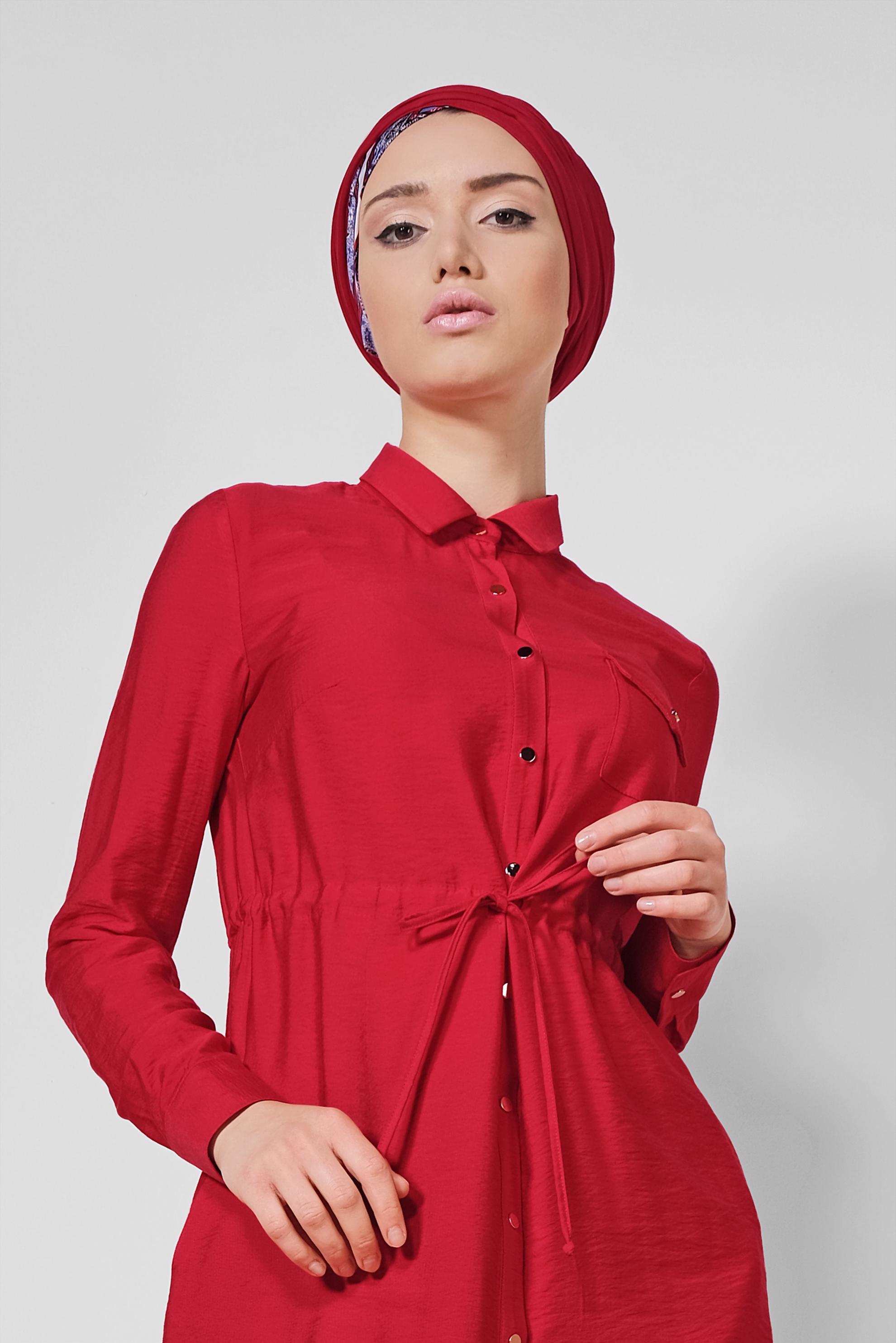 Tesettür giyim KIRMIZI BELİ BÜZGÜLÜ ÖNDEN DÜĞMELİ TUNİK 4165