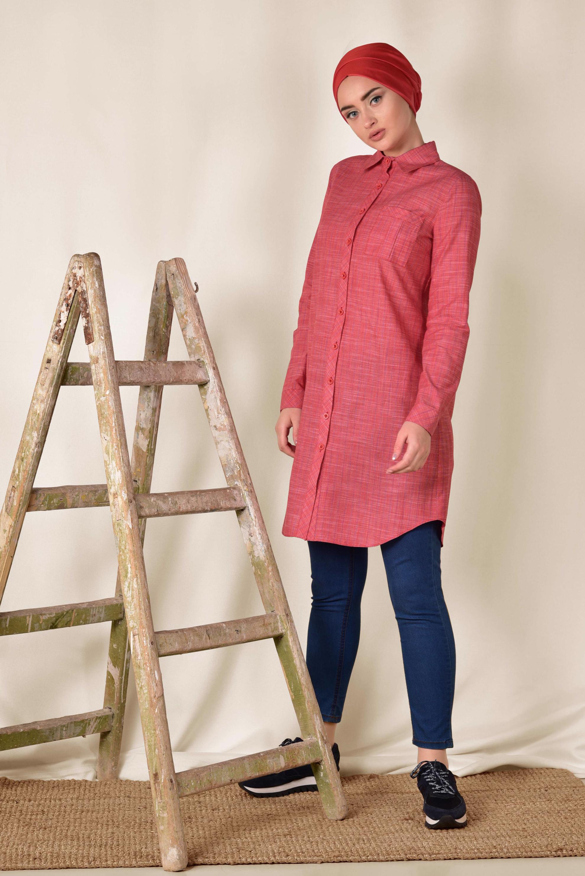 Tesettür giyim KIRMIZI ÇİZGİ DESENLİ ÖNDEN DÜĞMELİ TUNİK 4176