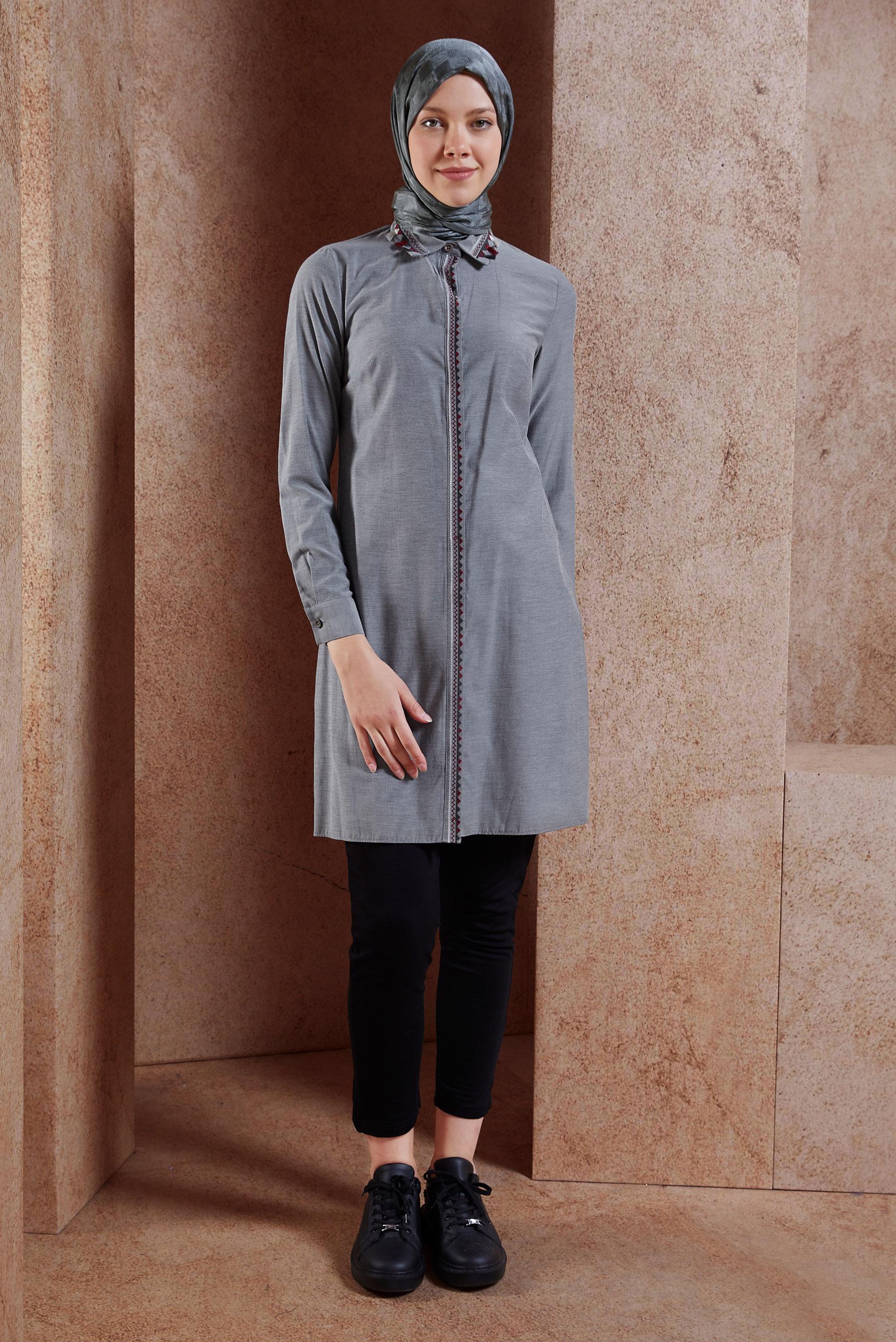 Tesettür giyim SİYAH NAKIŞ DETAYLI TESETTÜR TUNİK 4181