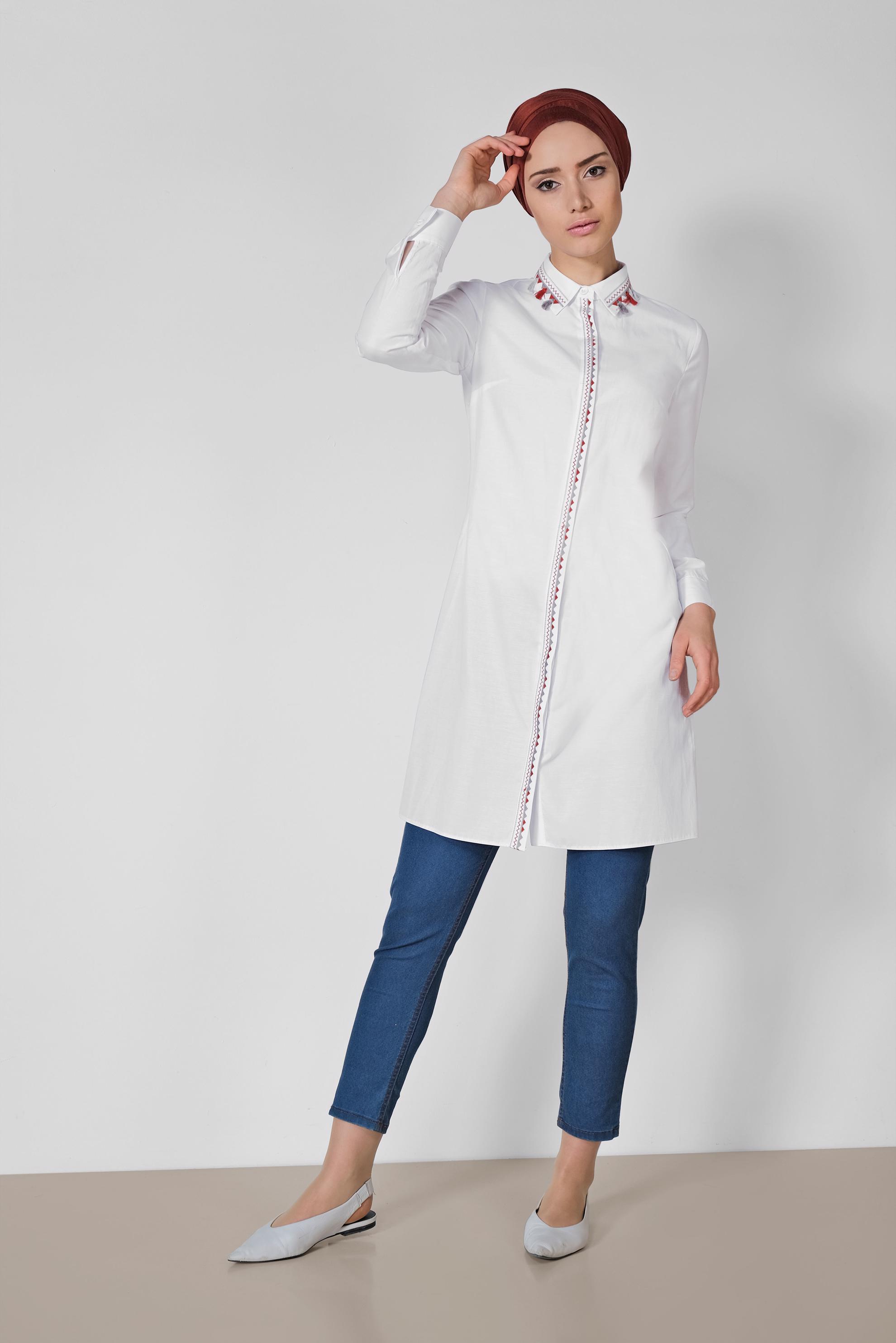 Tesettür giyim BEYAZ NAKIŞ DETAYLI TESETTÜR TUNİK 4181