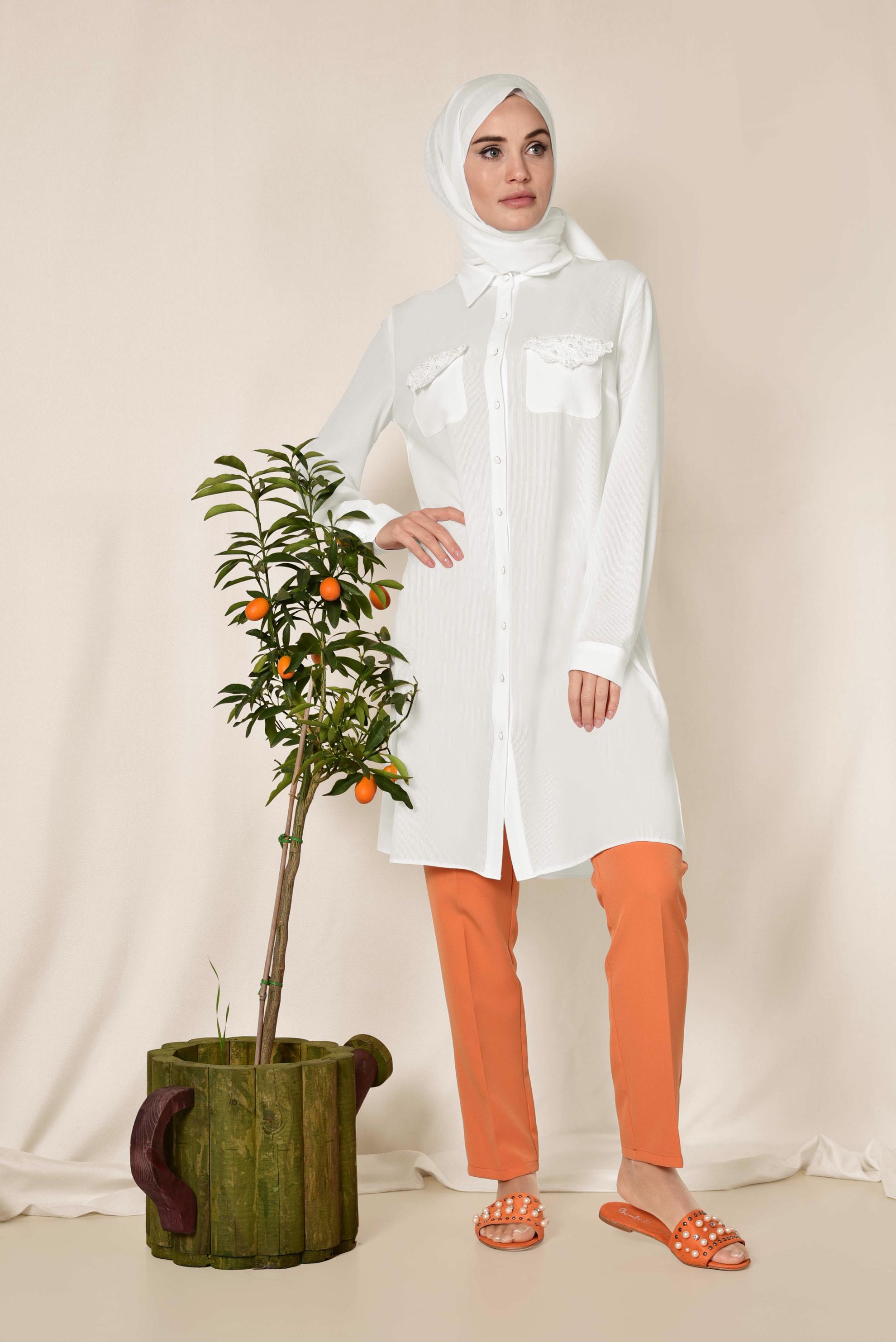 Tesettür giyim BEYAZ CEBİ NAKIŞLI VE BONCUKLU TUNİK 4215