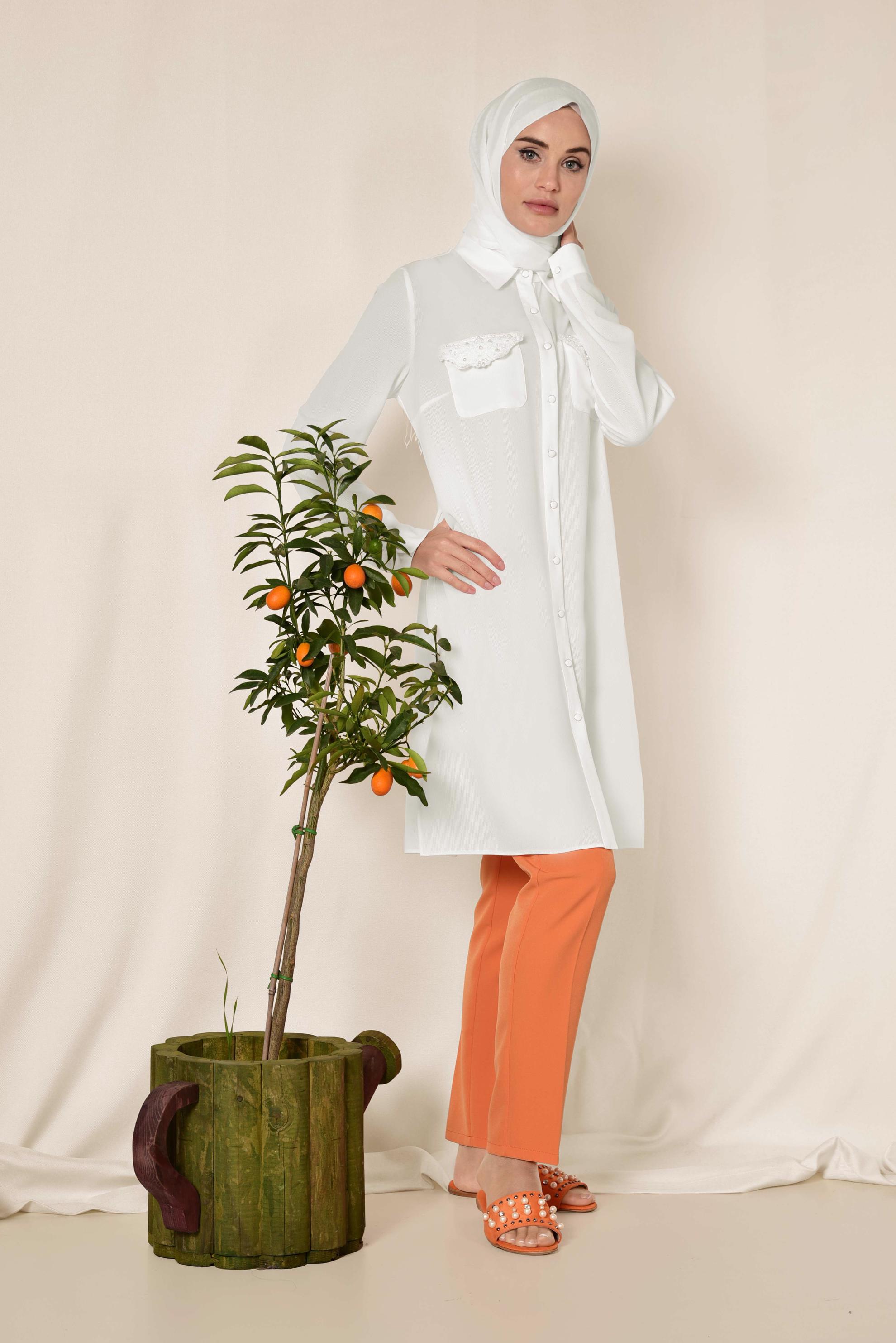 Tesettür giyim BEYAZ CEBİ NAKIŞLI VE BONCUKLU TUNİK 4215