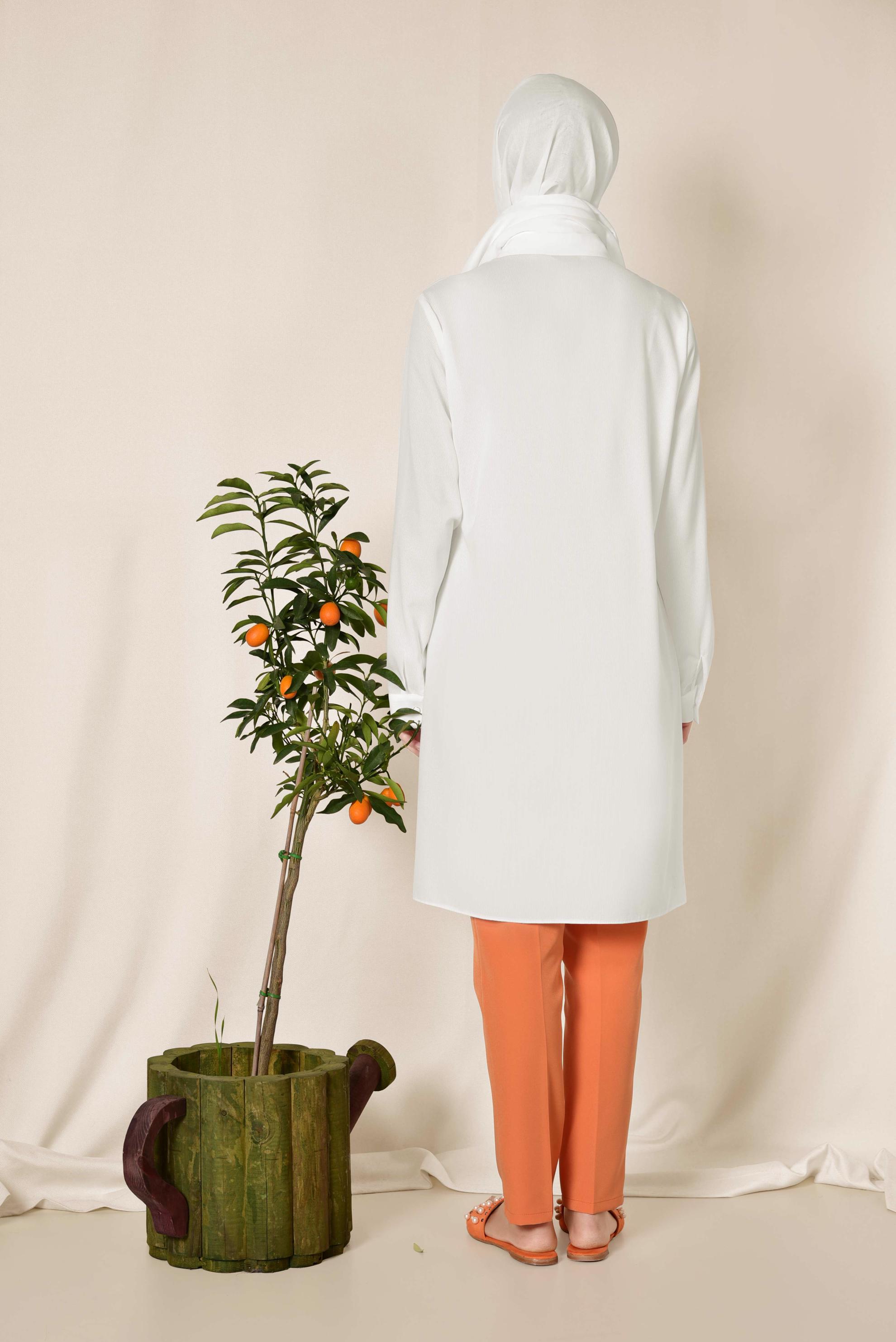 Tesettür giyim BEYAZ CEBİ NAKIŞLI VE BONCUKLU TUNİK 4215