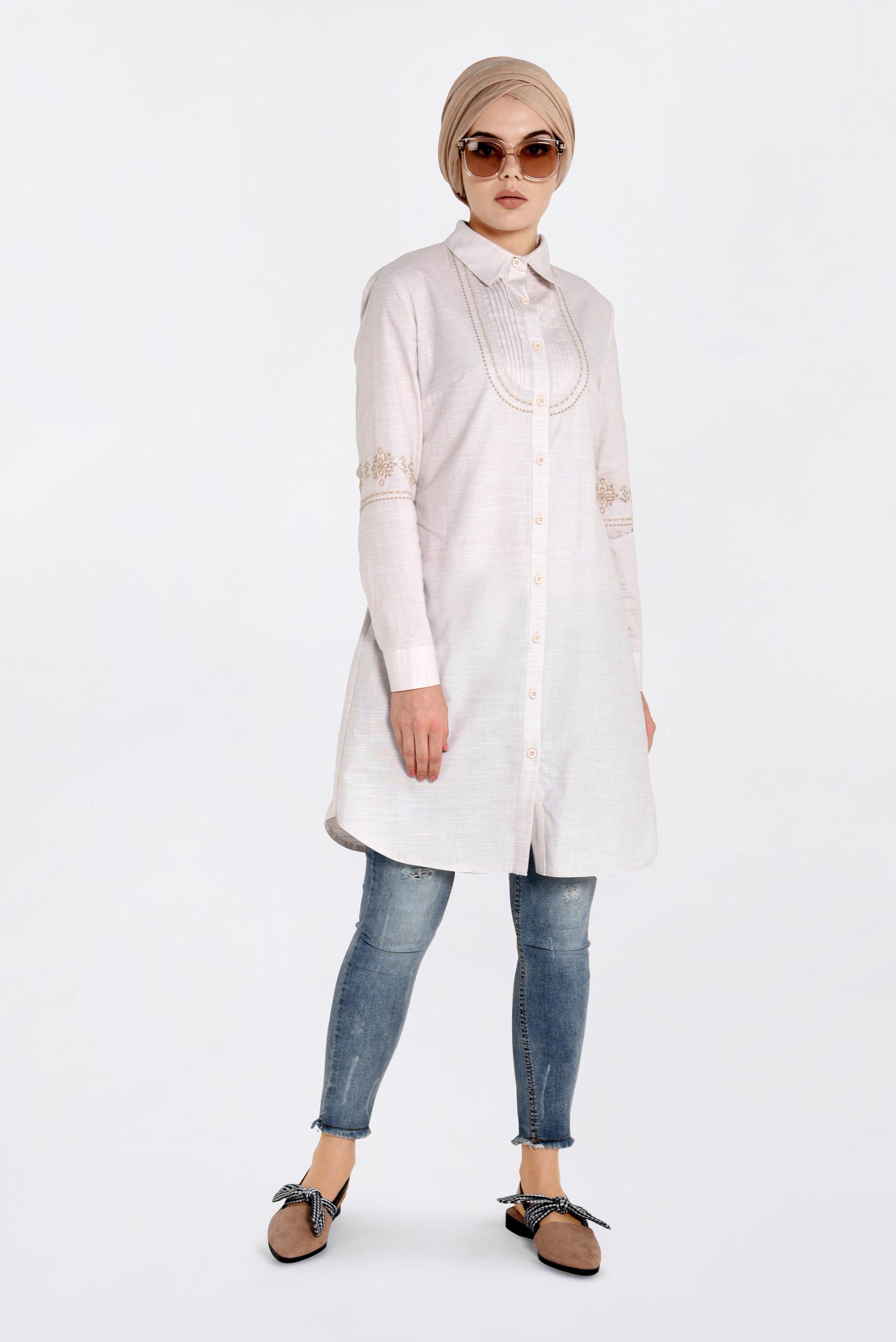 Tesettür giyim EKRU ÖNDEN DÜĞMELİ NAKIŞLI TUNİK 4216