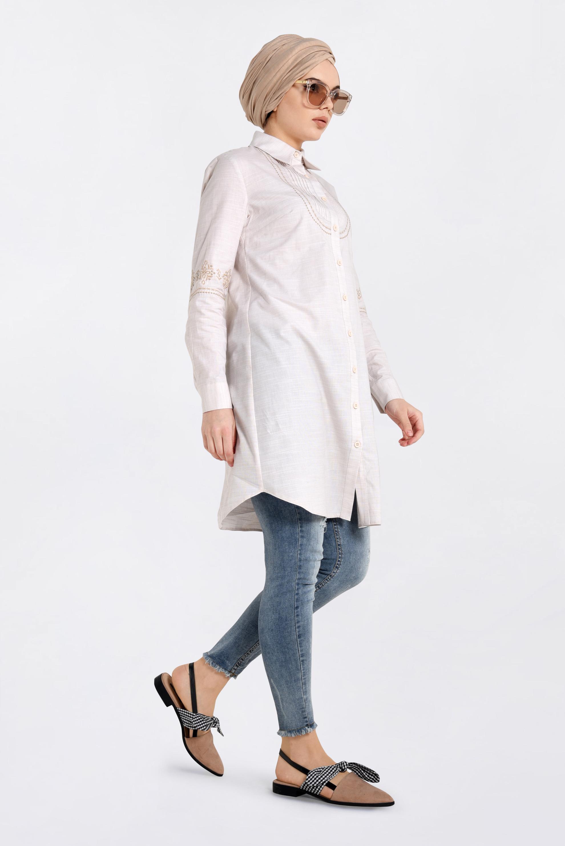 Tesettür giyim EKRU ÖNDEN DÜĞMELİ NAKIŞLI TUNİK 4216