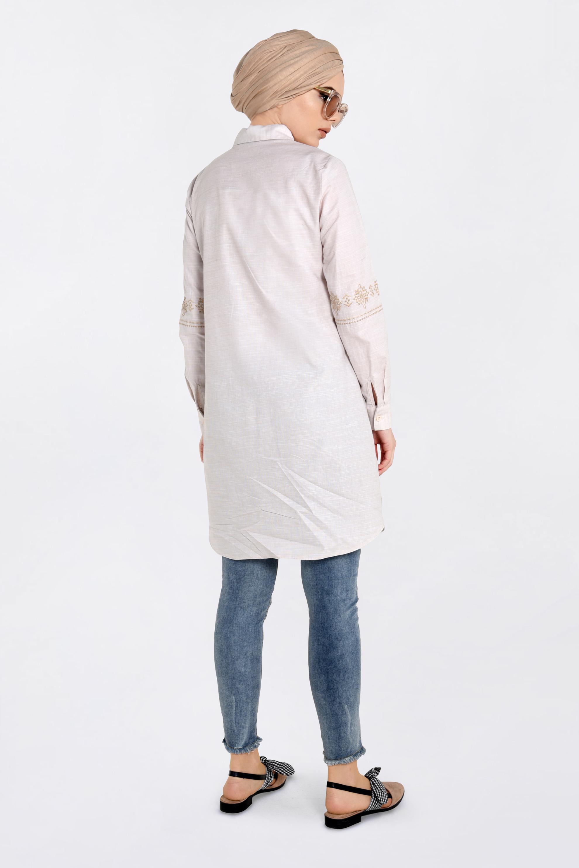 Tesettür giyim EKRU ÖNDEN DÜĞMELİ NAKIŞLI TUNİK 4216