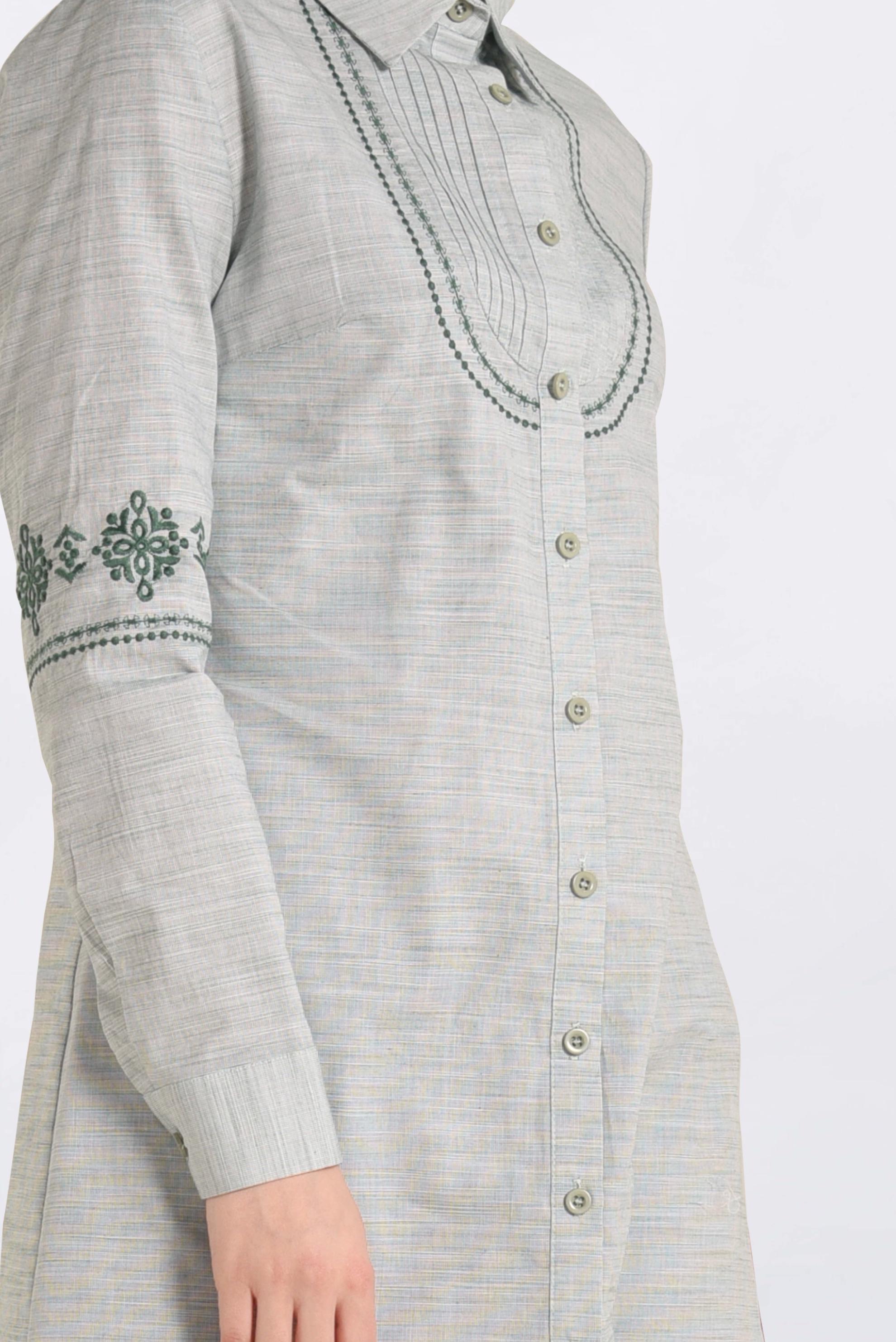 Tesettür giyim HAKİ ÖNDEN DÜĞMELİ NAKIŞLI TUNİK 4216