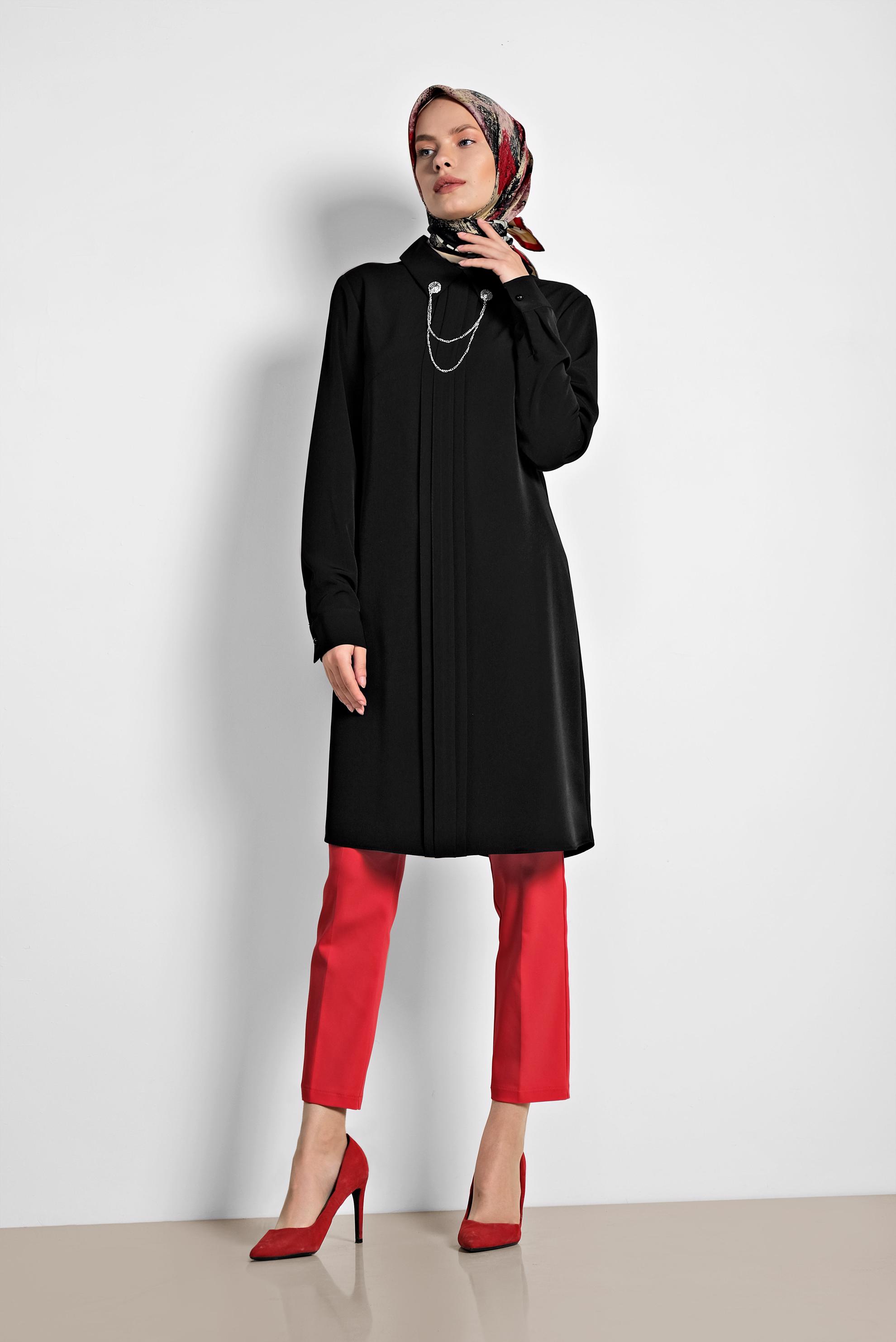 Tesettür giyim SİYAH YAKASI BROŞLU KLASİK TUNİK 4221