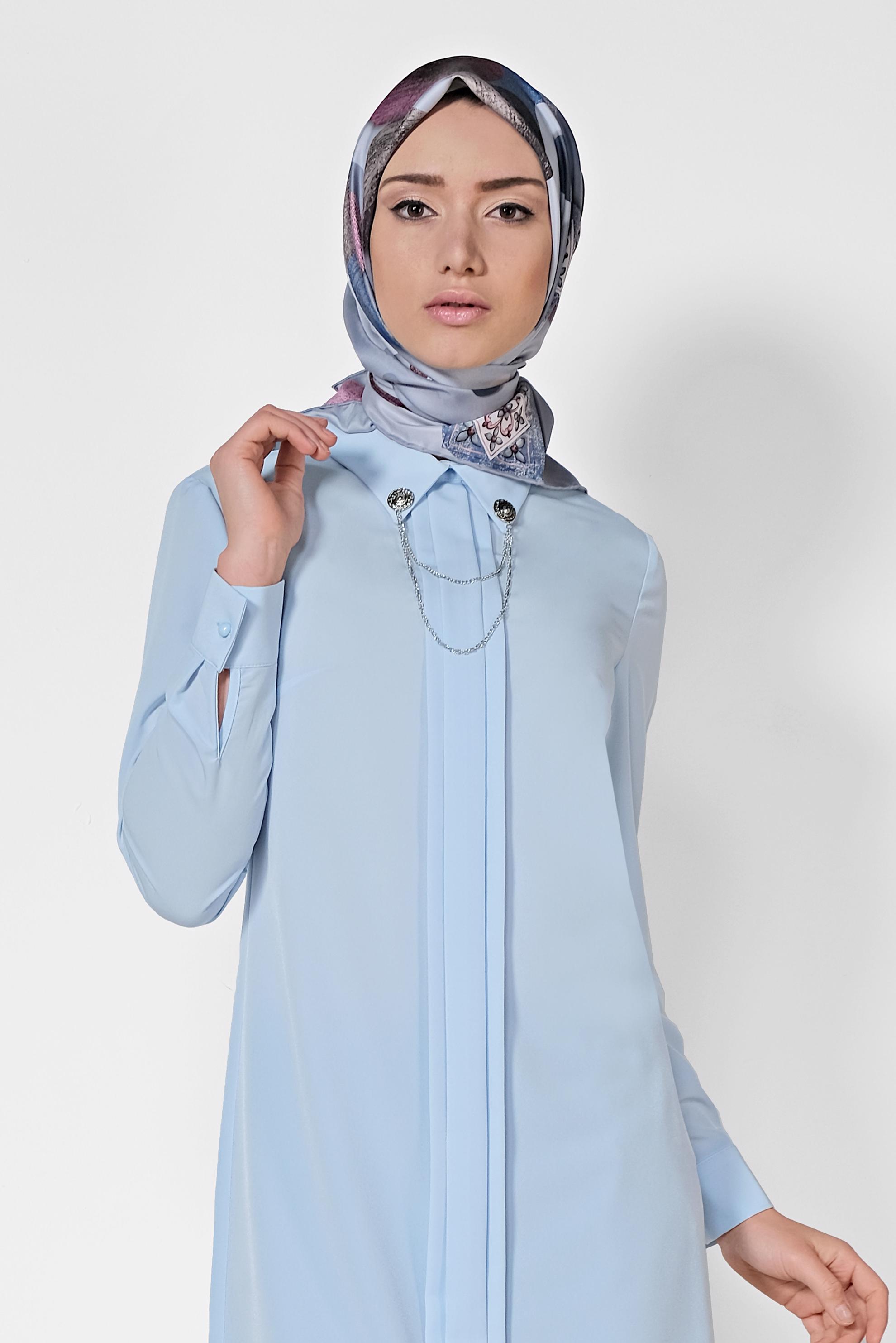 Tesettür giyim MAVİ YAKASI BROŞLU KLASİK TUNİK 4221