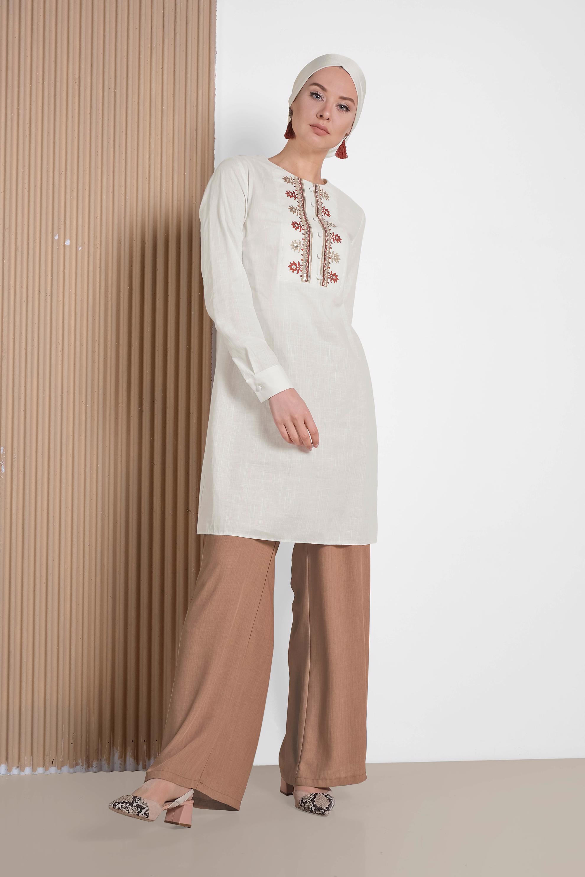 Tesettür giyim BEYAZ PUL İŞLEMELİ NAKIŞLI TUNİK 4242