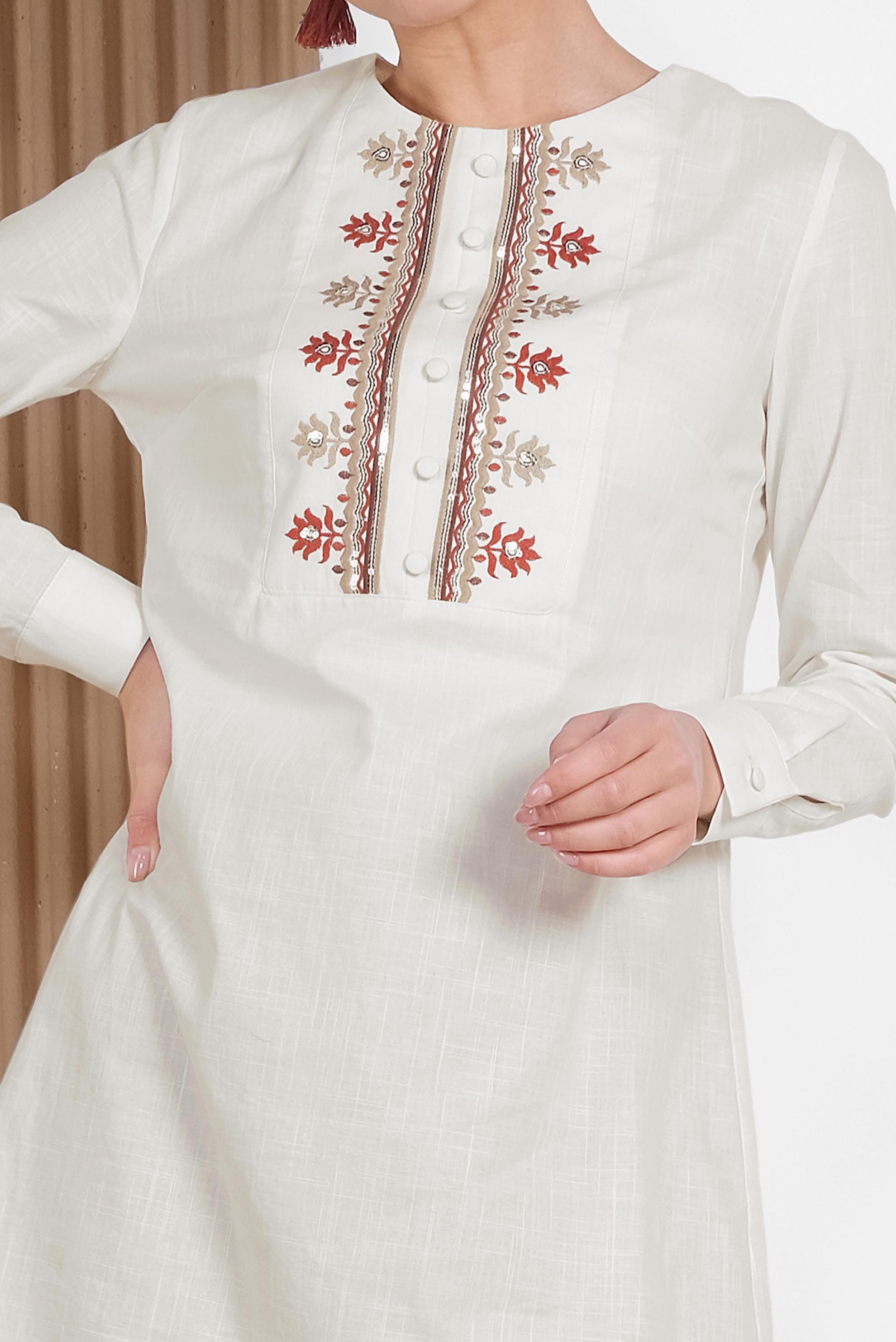 Tesettür giyim BEYAZ PUL İŞLEMELİ NAKIŞLI TUNİK 4242