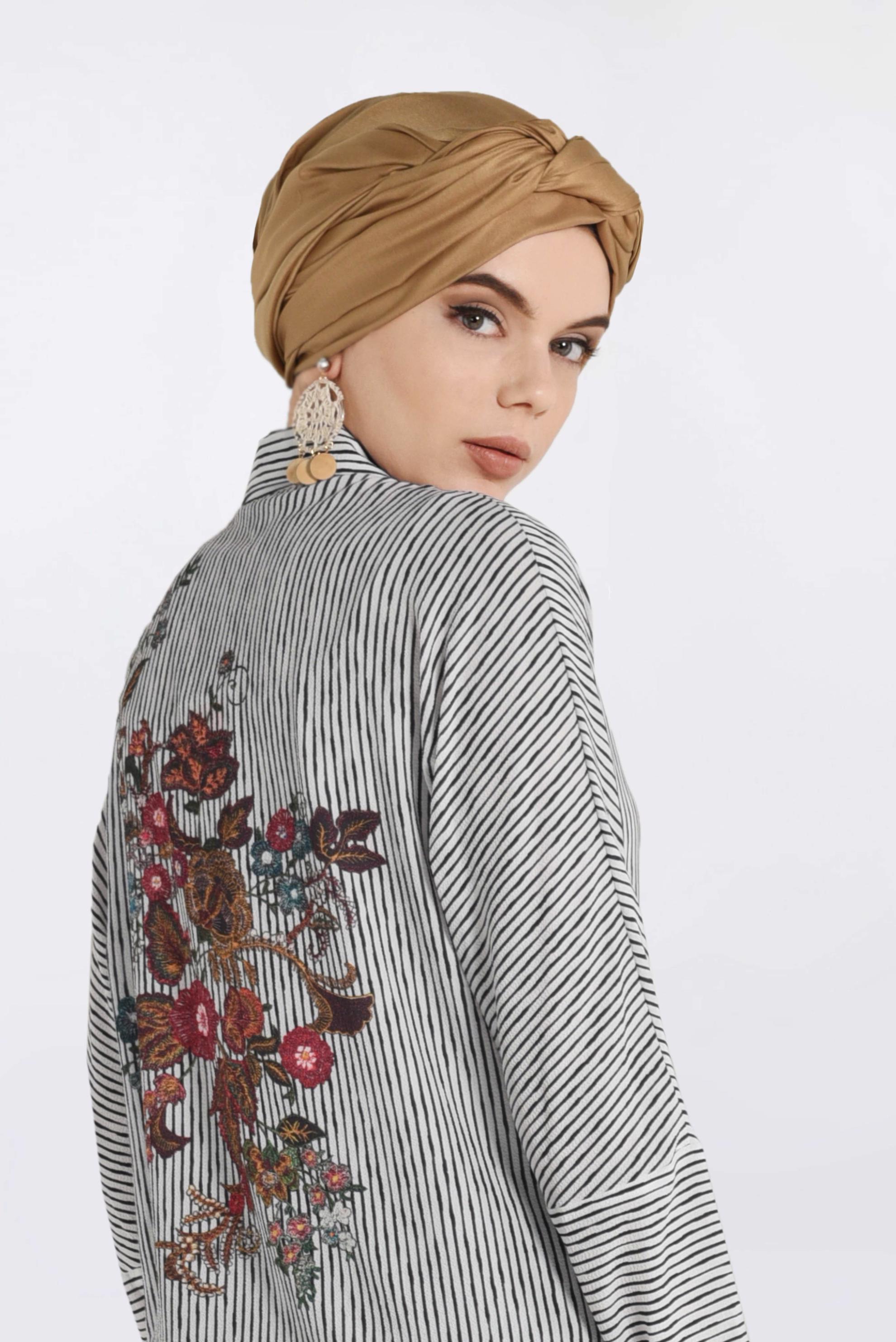 Tesettür giyim SİYAH ARKASI NAKIŞLI ÇİZGİLİ TUNİK 4271