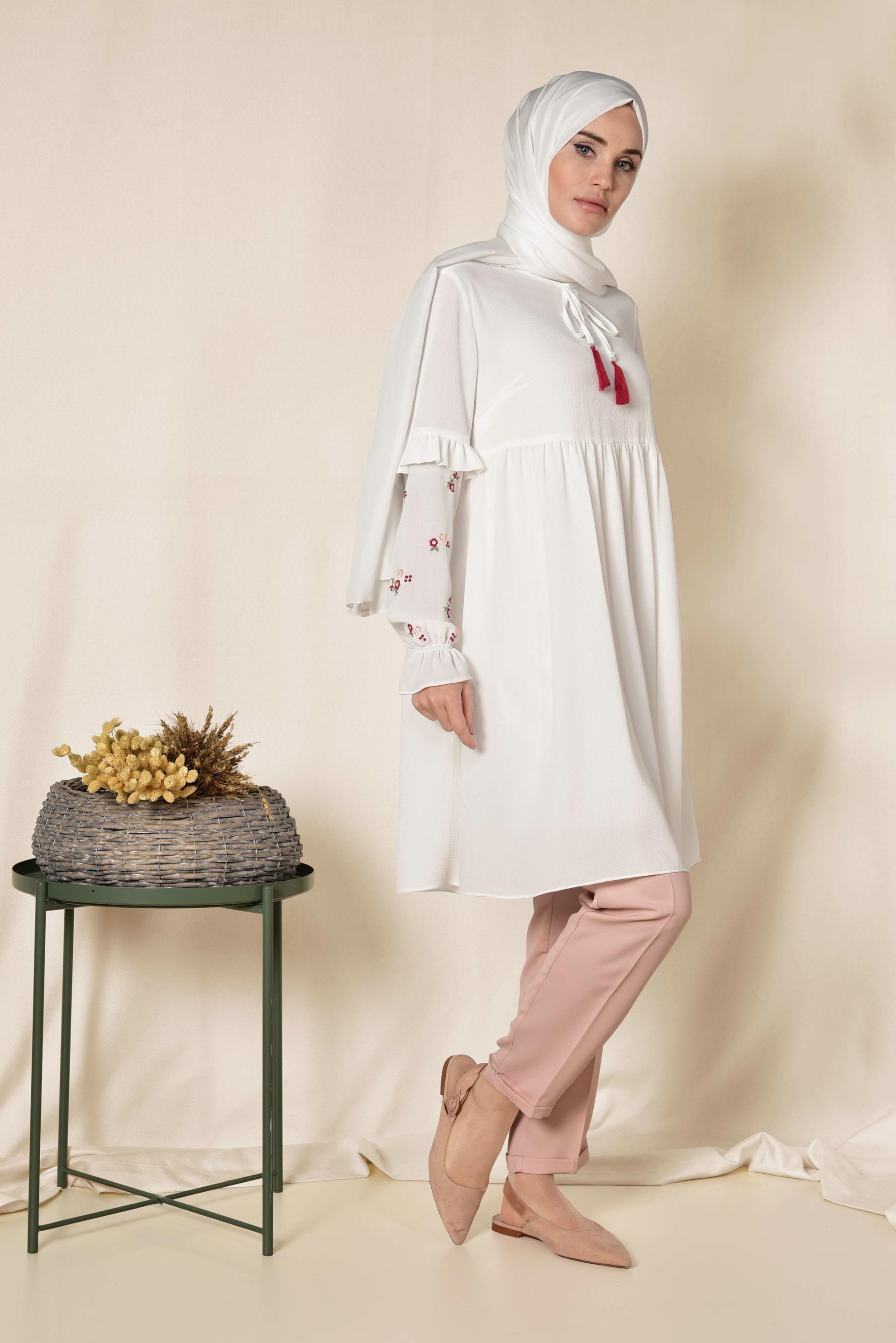 Tesettür giyim BEYAZ NAKIŞ DETAYLI TUNİK 4274