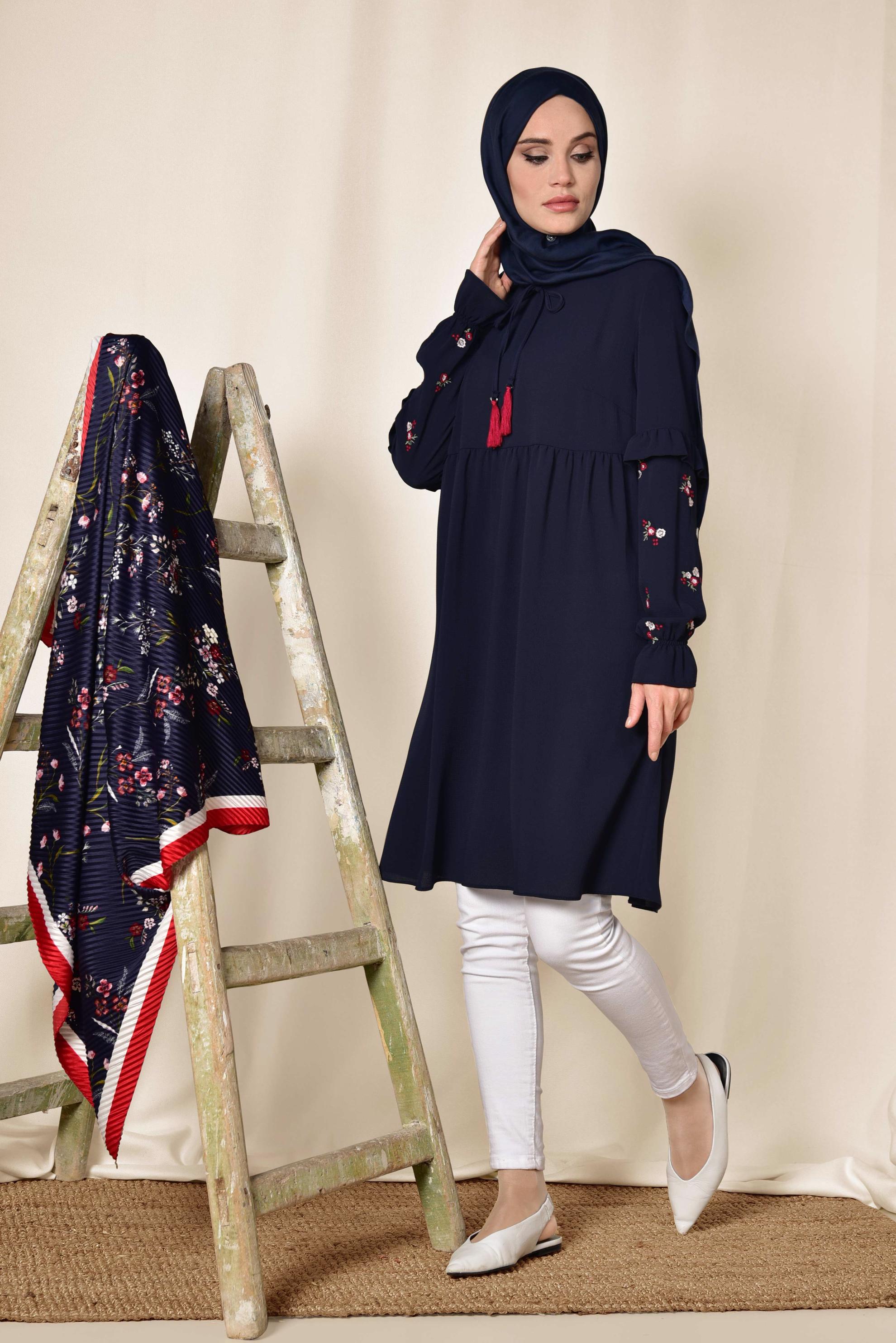 Tesettür giyim LACİVERT NAKIŞ DETAYLI TUNİK 4274