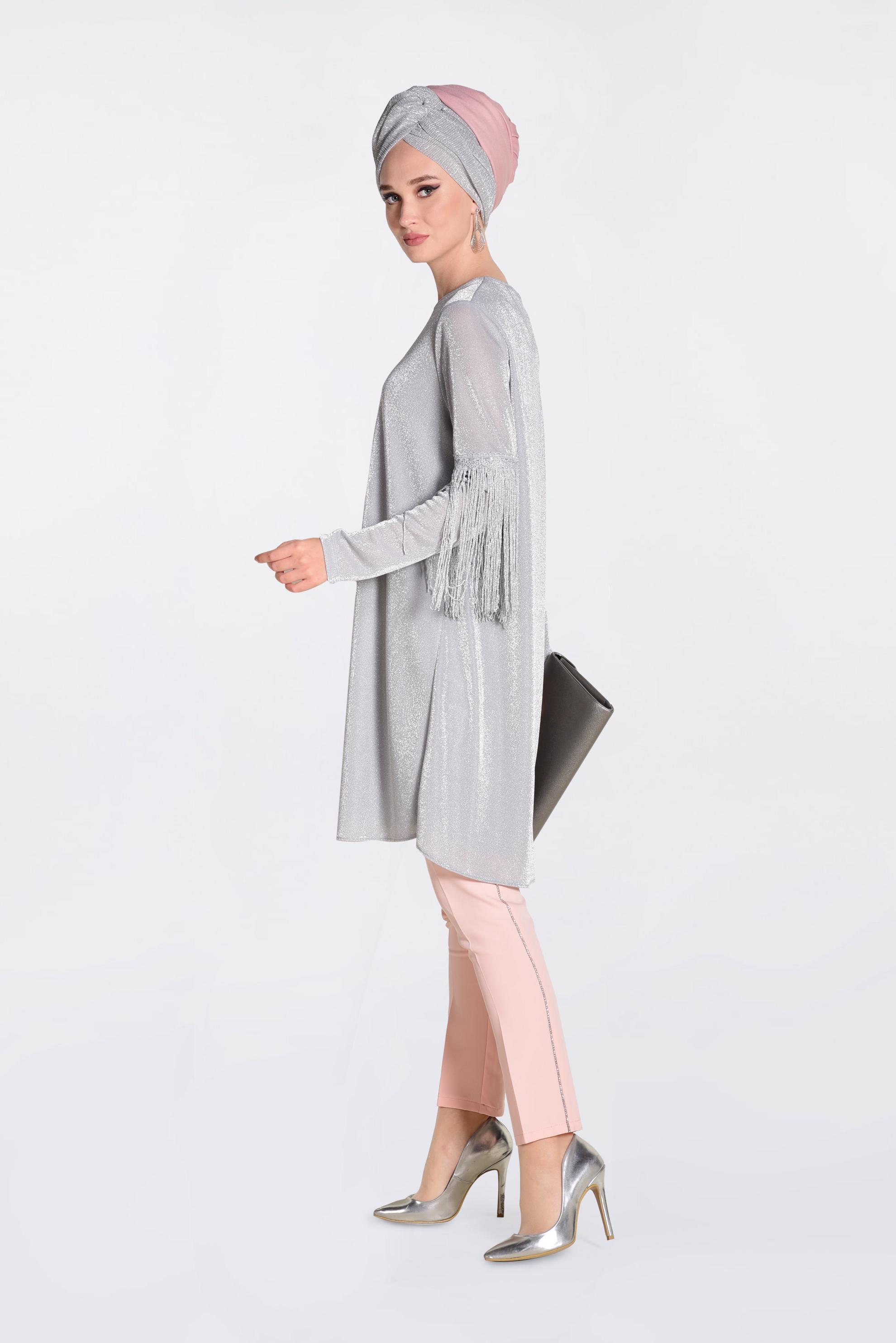 Tesettür giyim GRİ KOLLARI PÜSKÜLLÜ SİMLİ TUNİK 4324