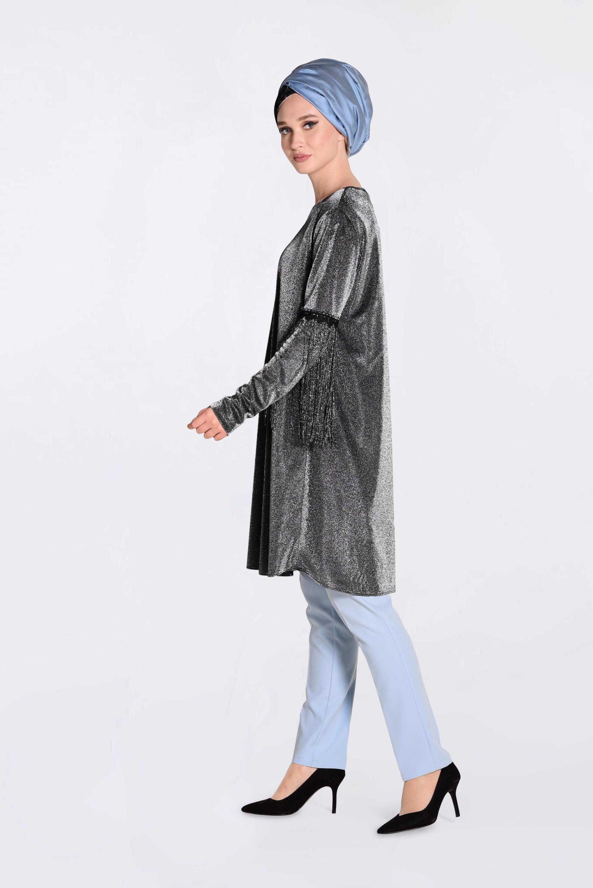 Tesettür giyim SİYAH KOLLARI PÜSKÜLLÜ SİMLİ TUNİK 4324