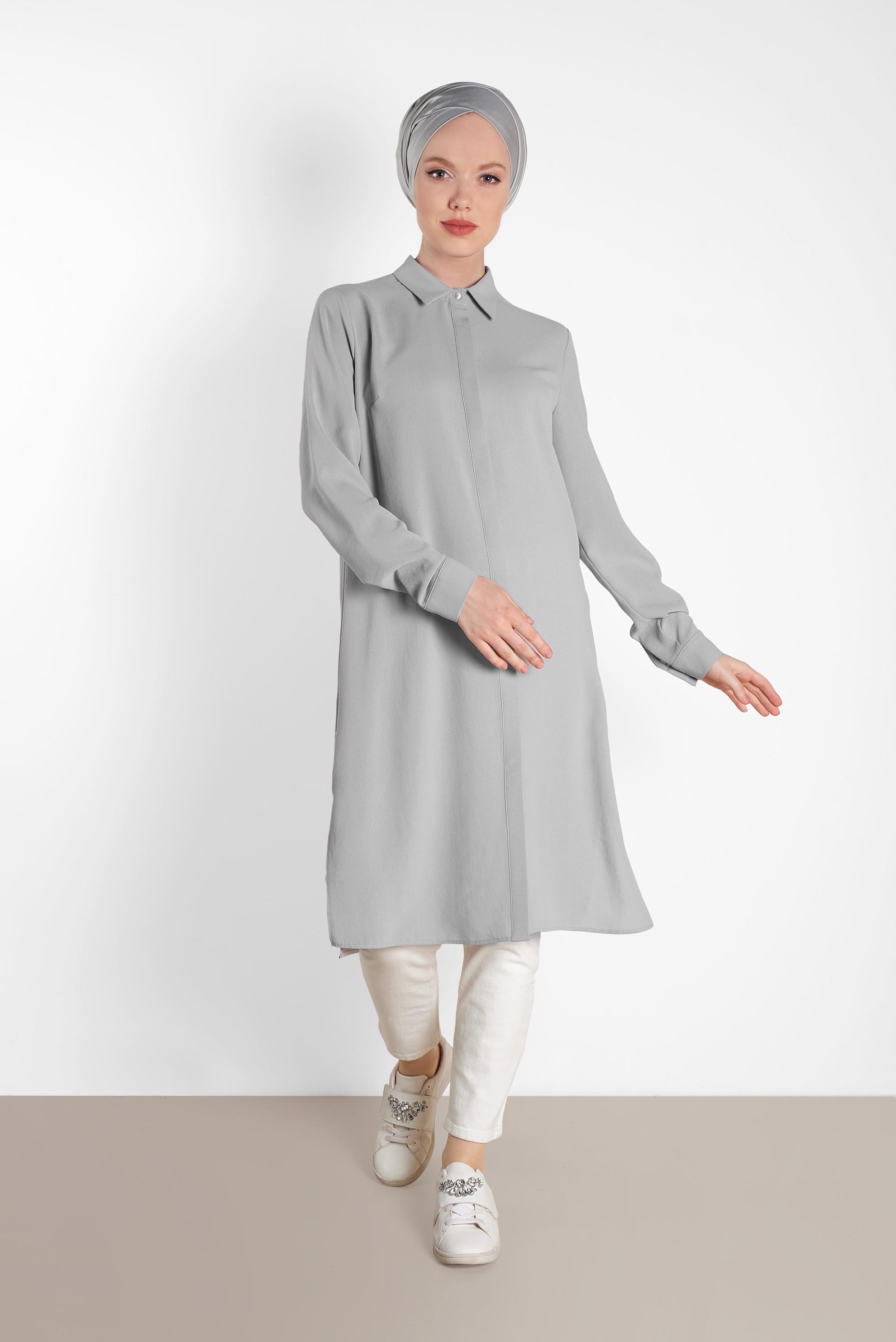 Tesettür giyim GRİ SIRT KISMI PÜSKÜL VE NAKIŞ DETAYLI TUNİK 4382 