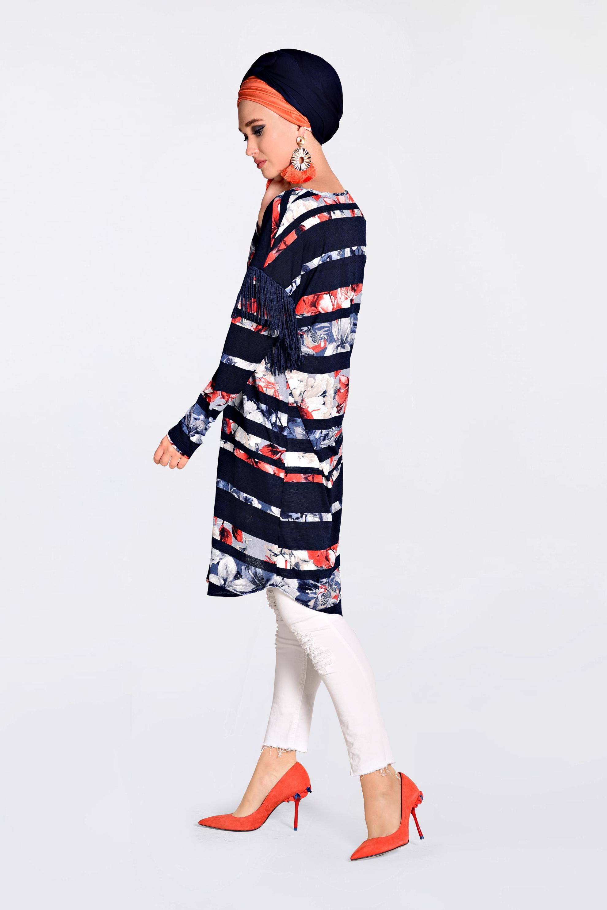 Tesettür giyim LACİVERT PÜSKÜLLÜ VE ÇİÇEK DESENLİ TUNİK 4384