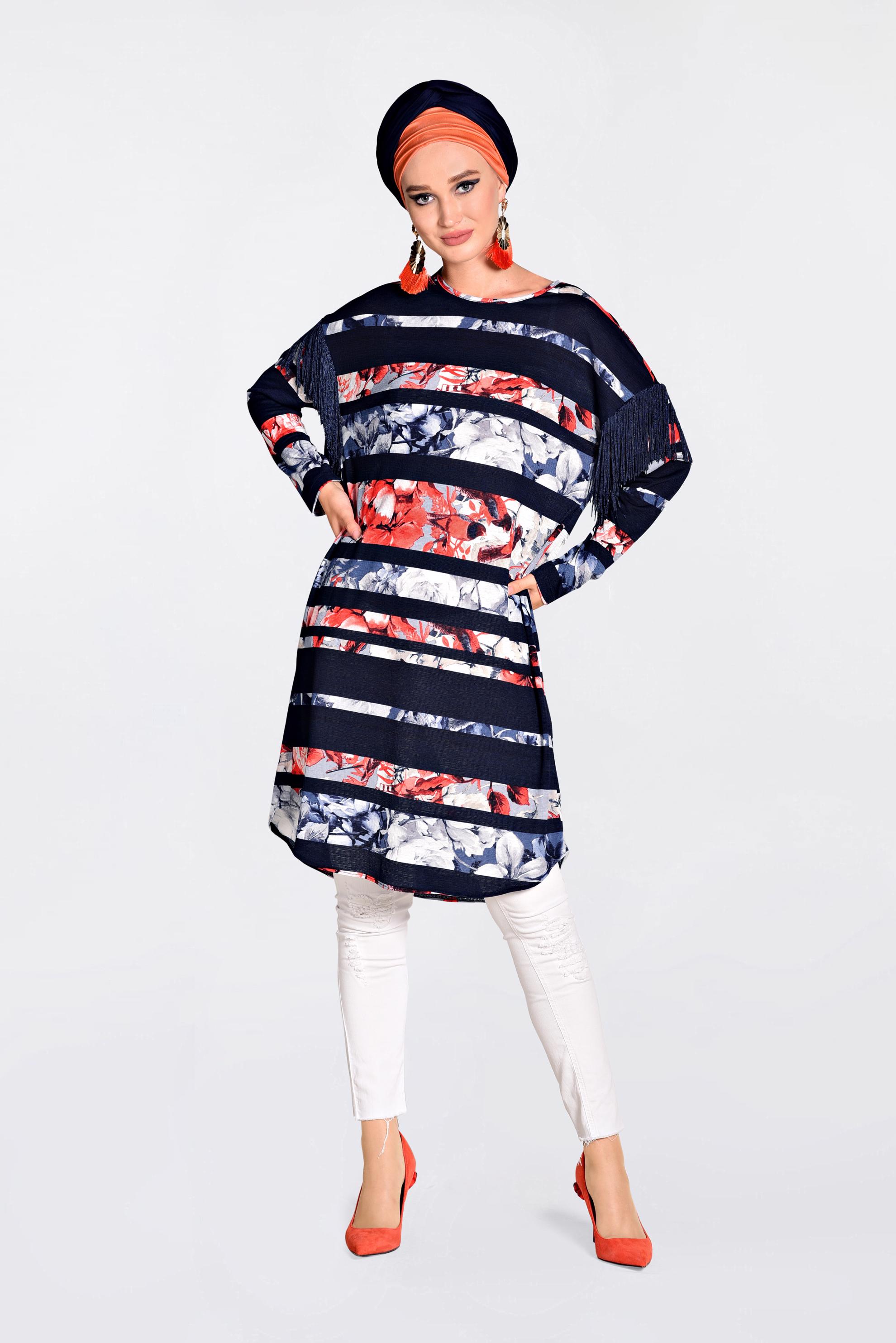 Tesettür giyim LACİVERT PÜSKÜLLÜ VE ÇİÇEK DESENLİ TUNİK 4384