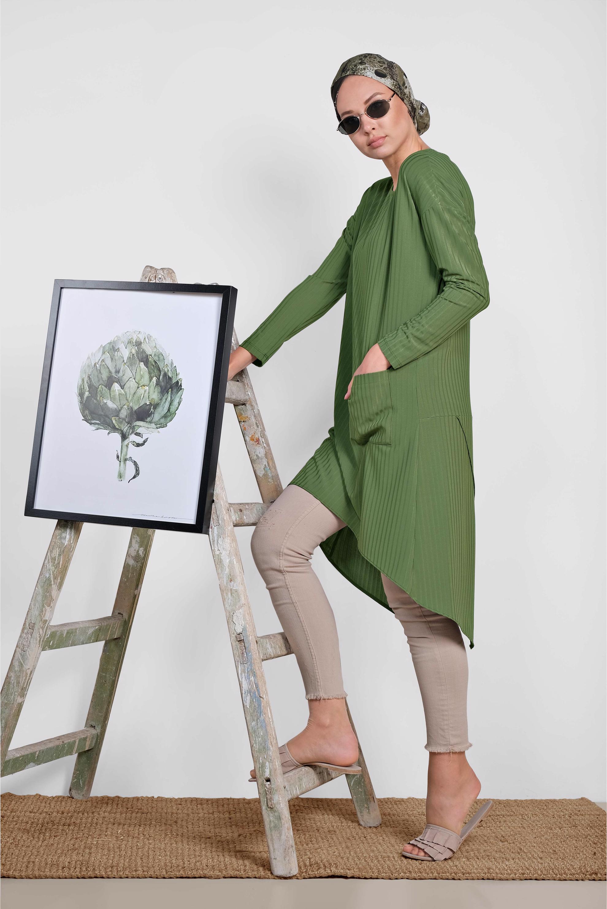 Tesettür giyim YEŞİL CEP DETAYLI ASİMETRİK KESİM TUNİK 4448