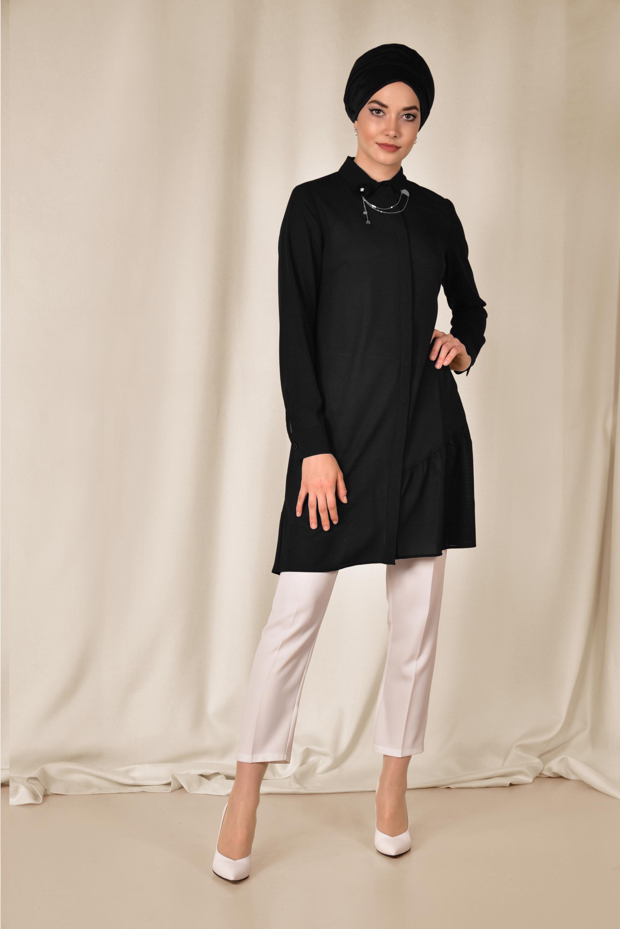 Tesettür giyim SİYAH YAKASI BROŞLU ETEK UCU VOLANLI TUNİK 4853