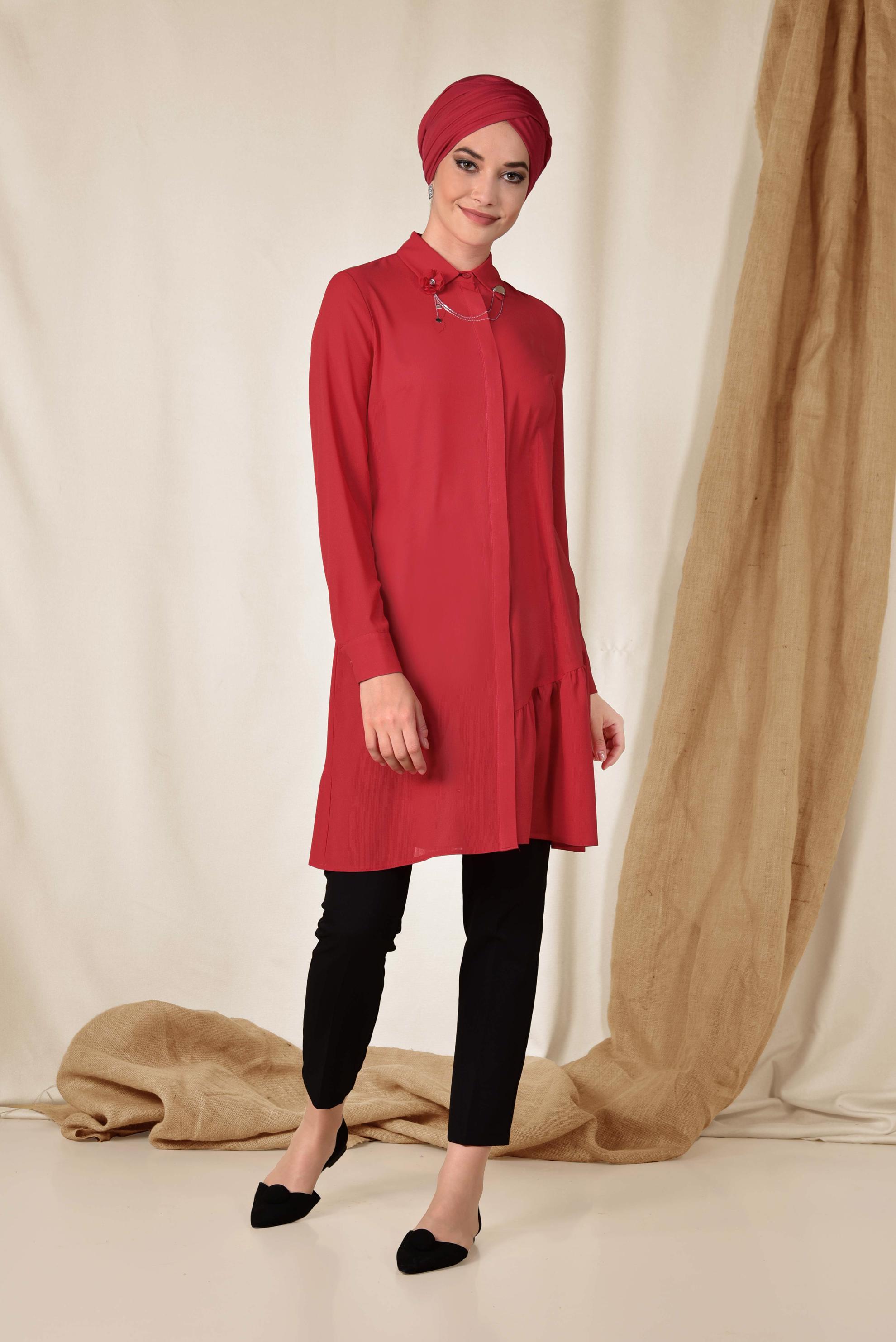Tesettür giyim KIRMIZI YAKASI BROŞLU ETEK UCU VOLANLI TUNİK 4853