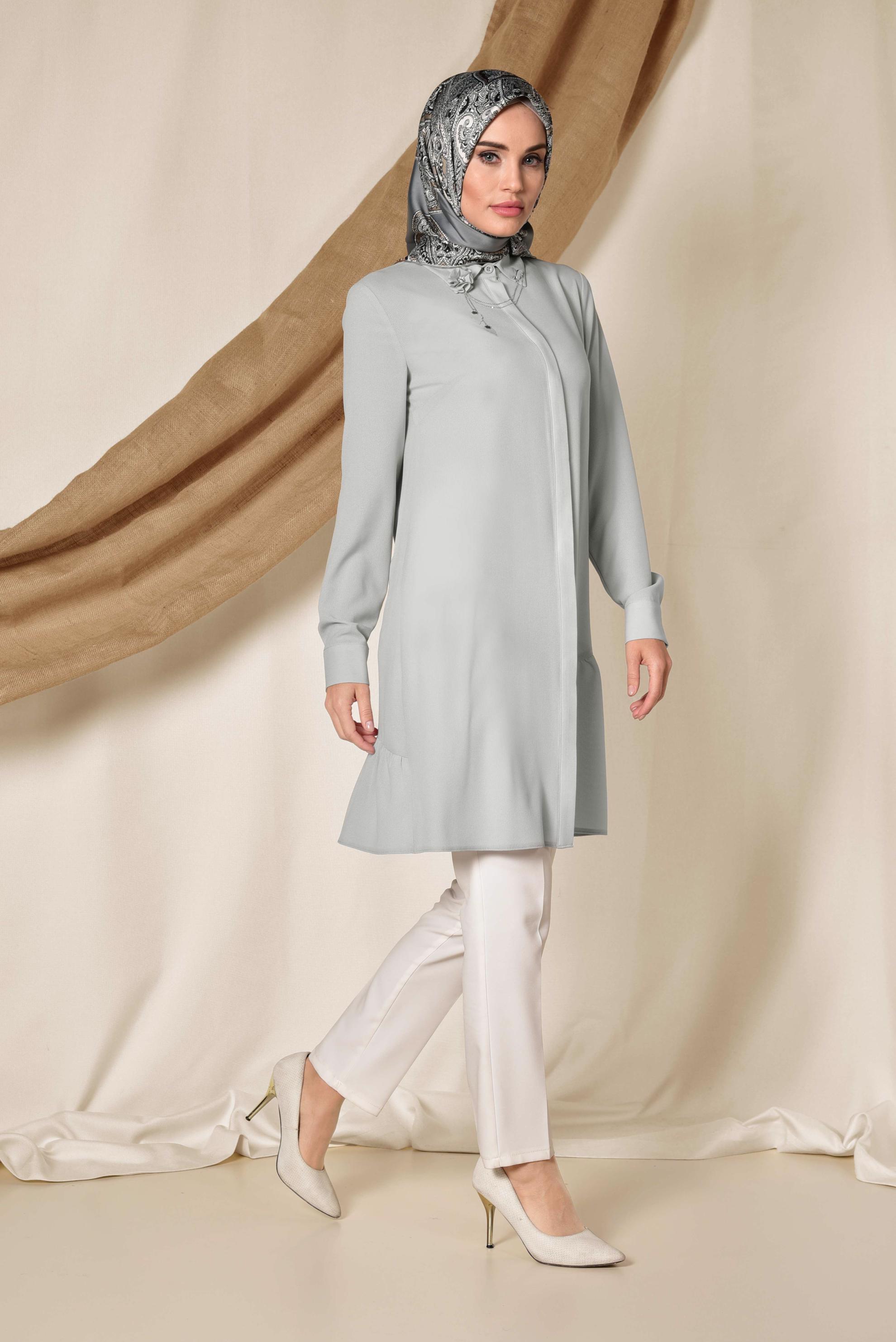 Tesettür giyim GRİ YAKASI BROŞLU ETEK UCU VOLANLI TUNİK 4853