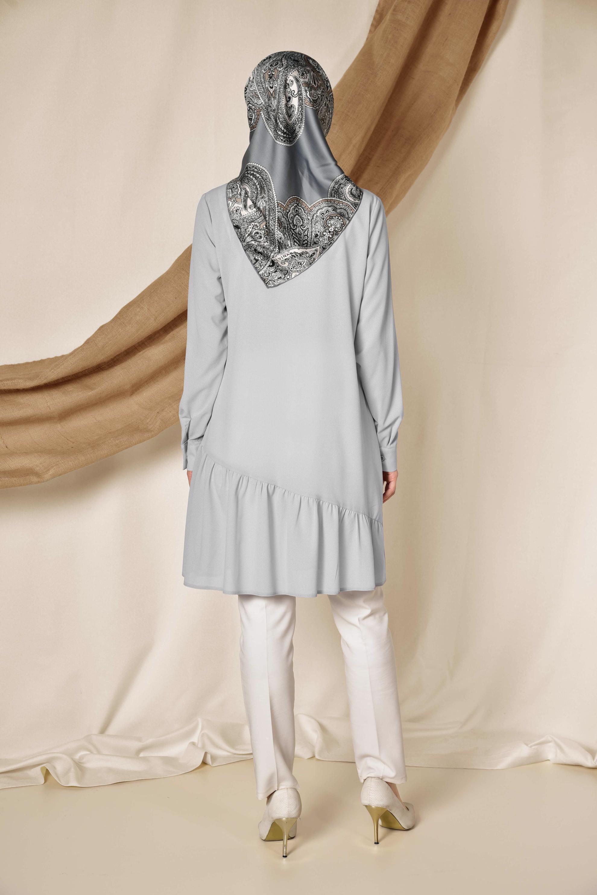 Tesettür giyim GRİ YAKASI BROŞLU ETEK UCU VOLANLI TUNİK 4853