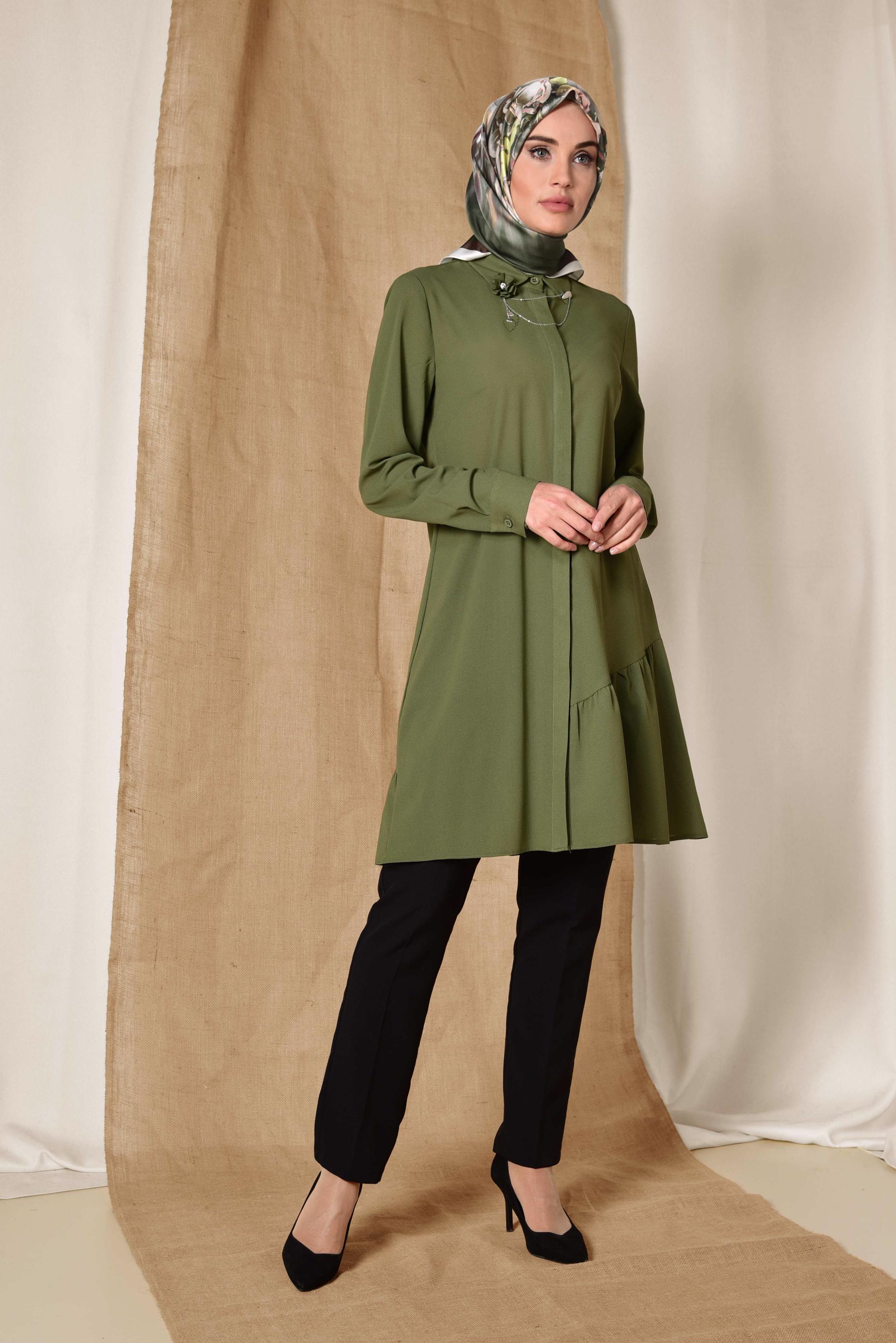 Tesettür giyim HAKİ YAKASI BROŞLU ETEK UCU VOLANLI TUNİK 4853