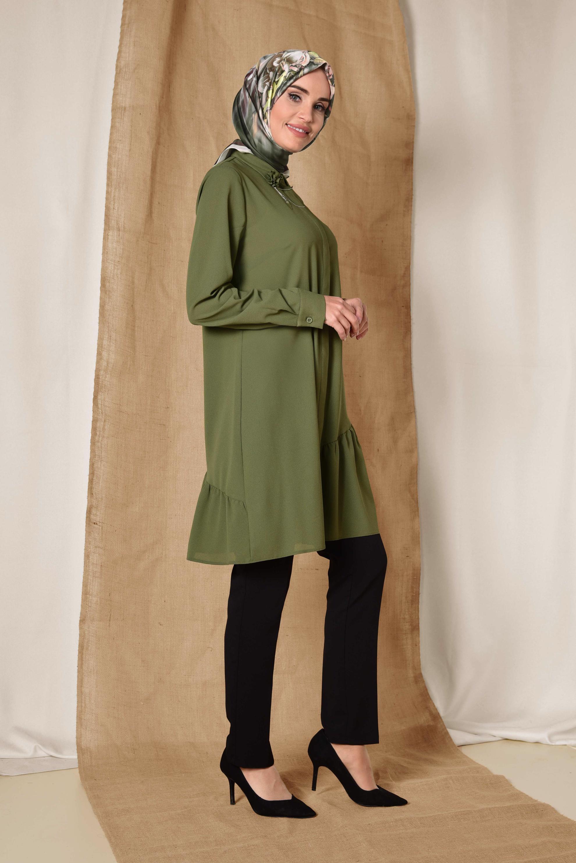 Tesettür giyim HAKİ YAKASI BROŞLU ETEK UCU VOLANLI TUNİK 4853