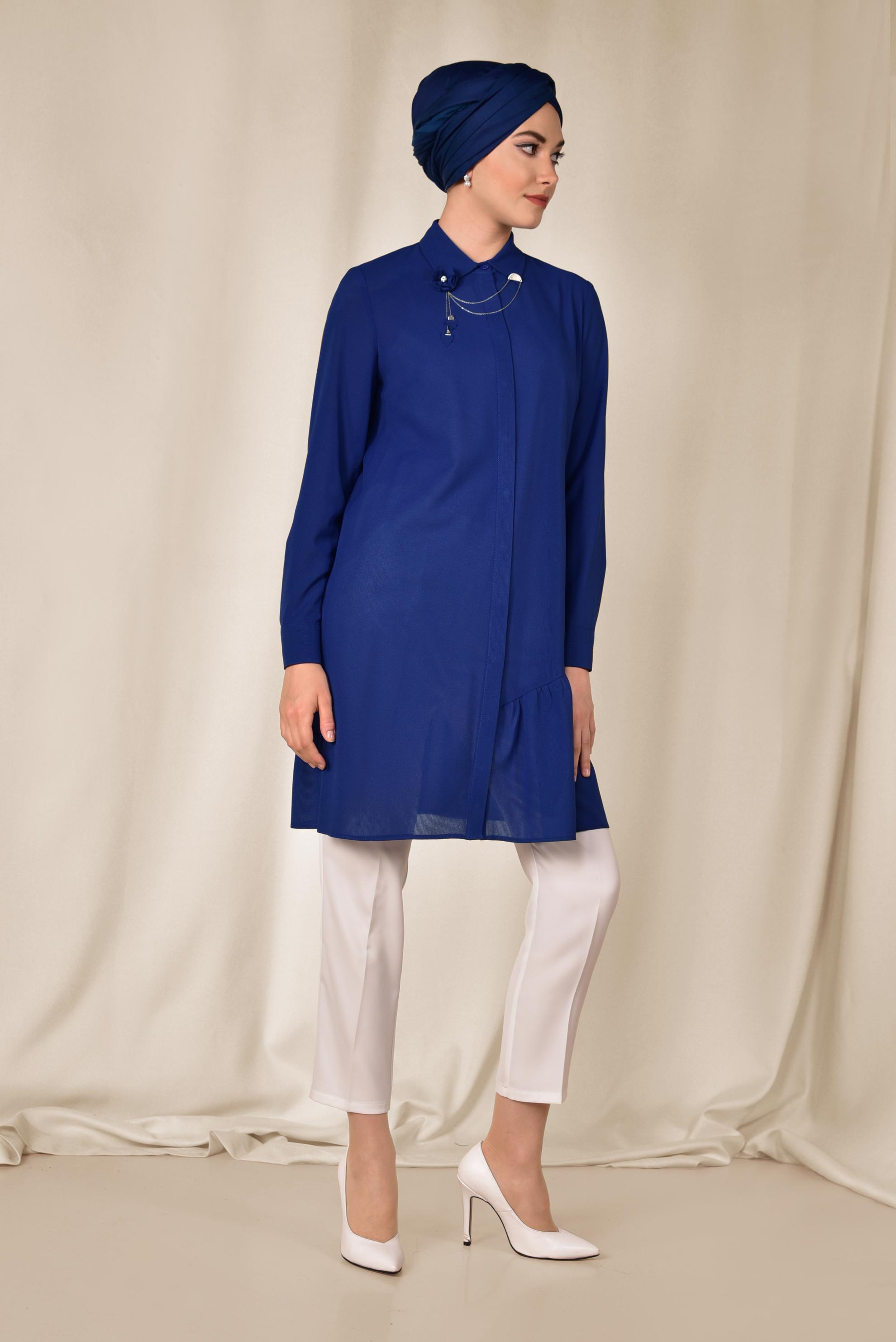 Tesettür giyim MAVİ YAKASI BROŞLU ETEK UCU VOLANLI TUNİK 4853