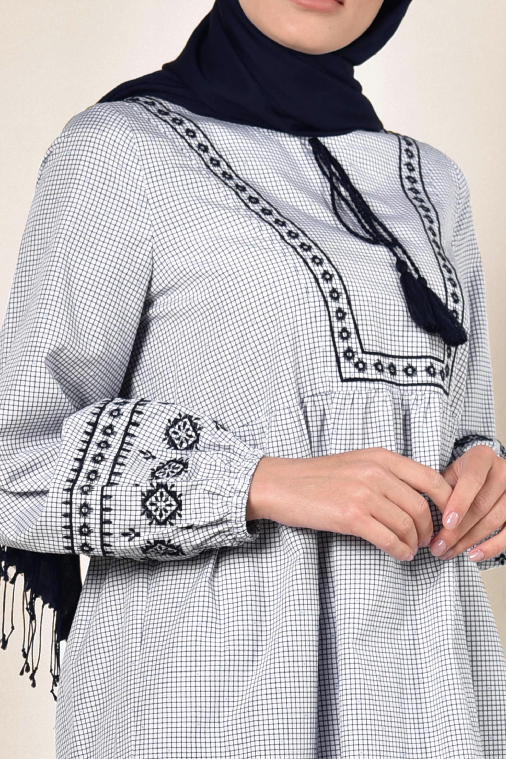 Tesettür giyim BEJ İŞLEMELİ PAMUKLU TUNİK 4857