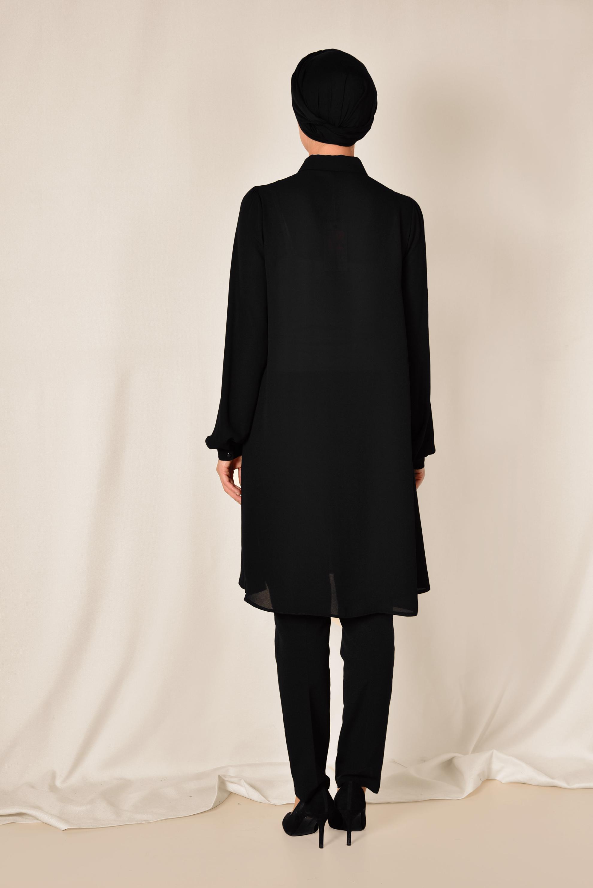 Tesettür giyim SİYAH YAKASI AKSESUARLI GİZLİ DÜĞMELİ TUNİK 4878