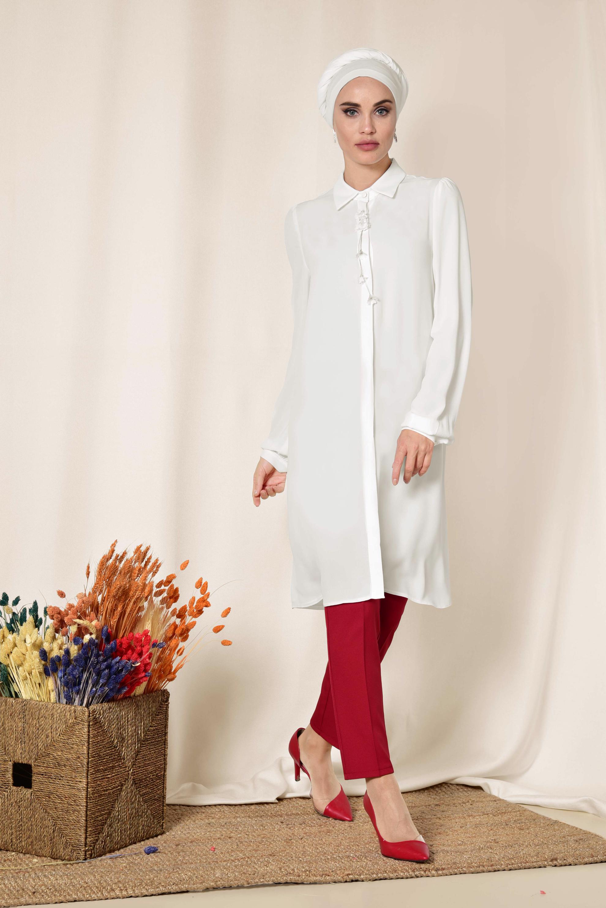 Tesettür giyim BEYAZ YAKASI AKSESUARLI GİZLİ DÜĞMELİ TUNİK 4878