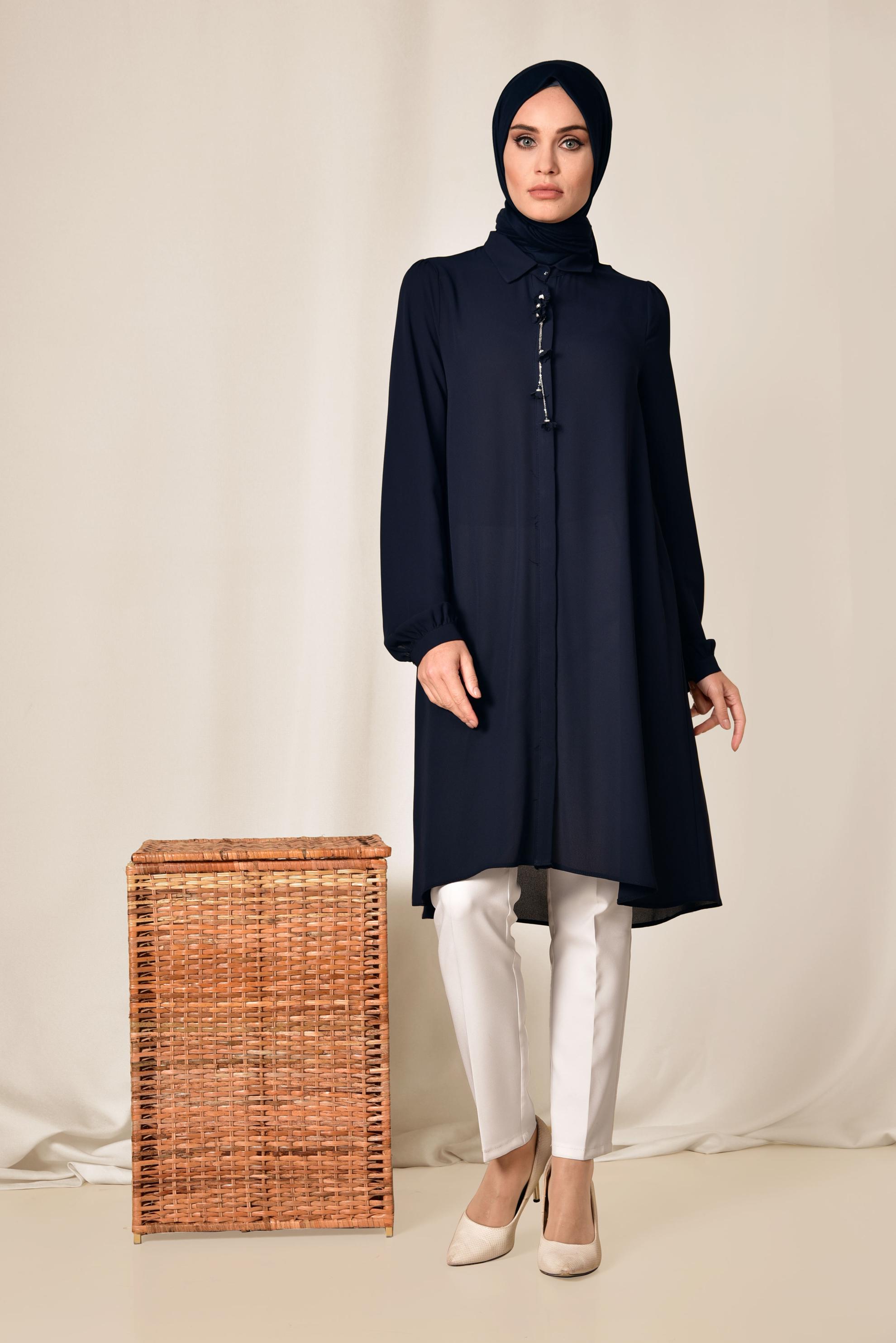 Tesettür giyim LACİVERT YAKASI AKSESUARLI GİZLİ DÜĞMELİ TUNİK 4878