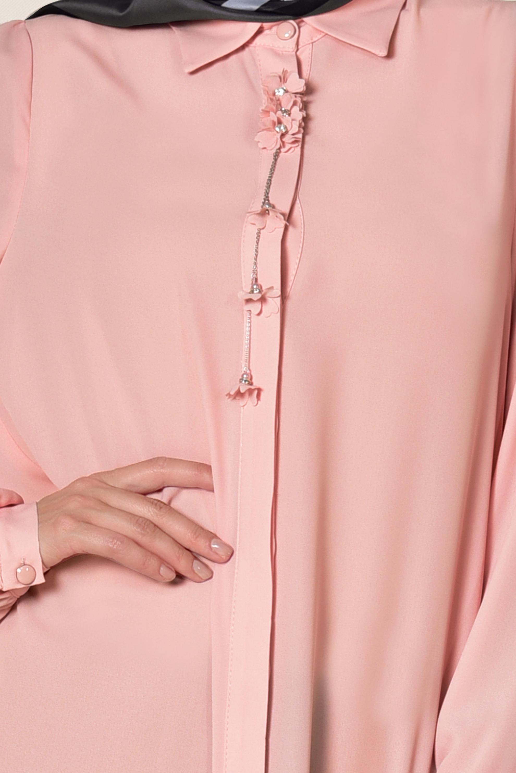 Tesettür giyim PUDRA YAKASI AKSESUARLI GİZLİ DÜĞMELİ TUNİK 4878