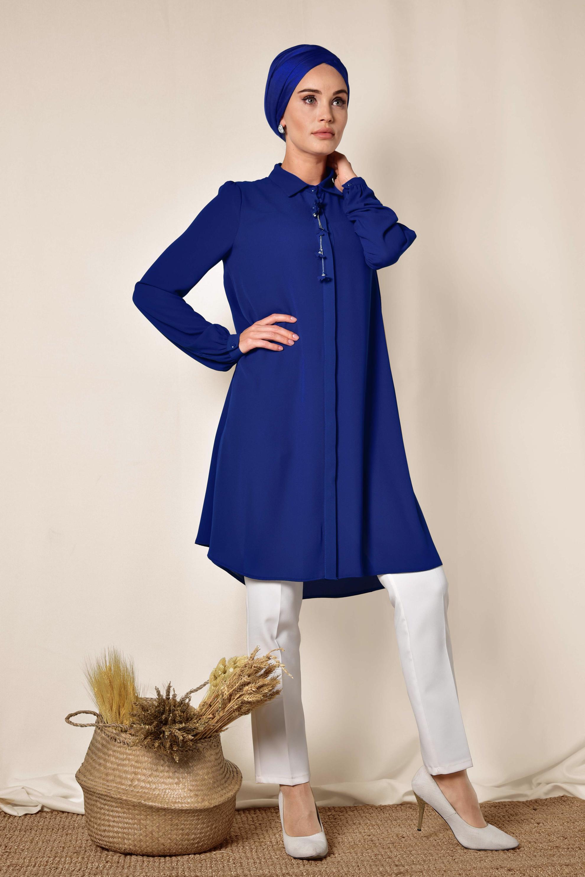Tesettür giyim MAVİ YAKASI AKSESUARLI GİZLİ DÜĞMELİ TUNİK 4878
