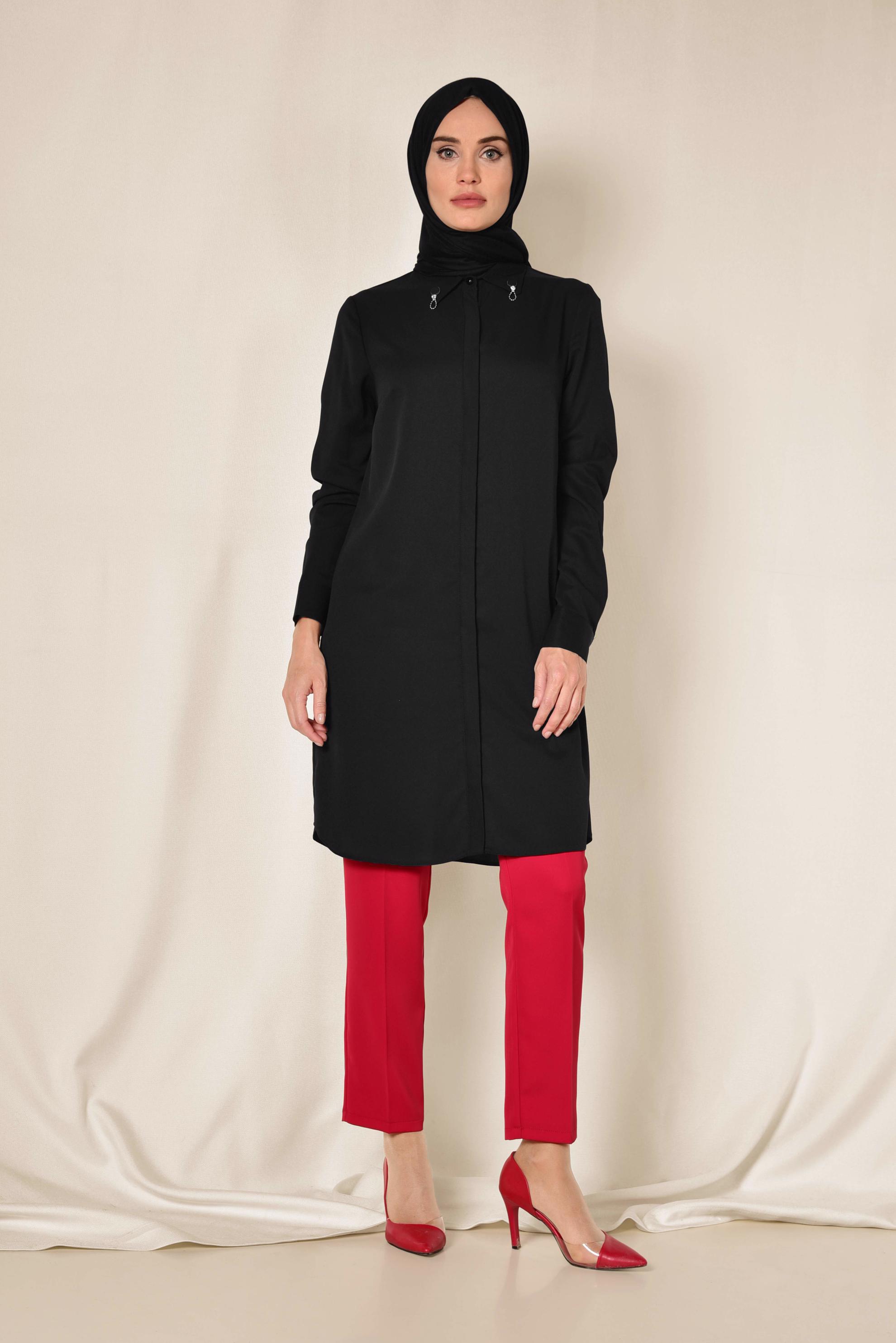 Tesettür giyim SİYAH YAKASI BROŞLU KLASİK TUNİK 4885