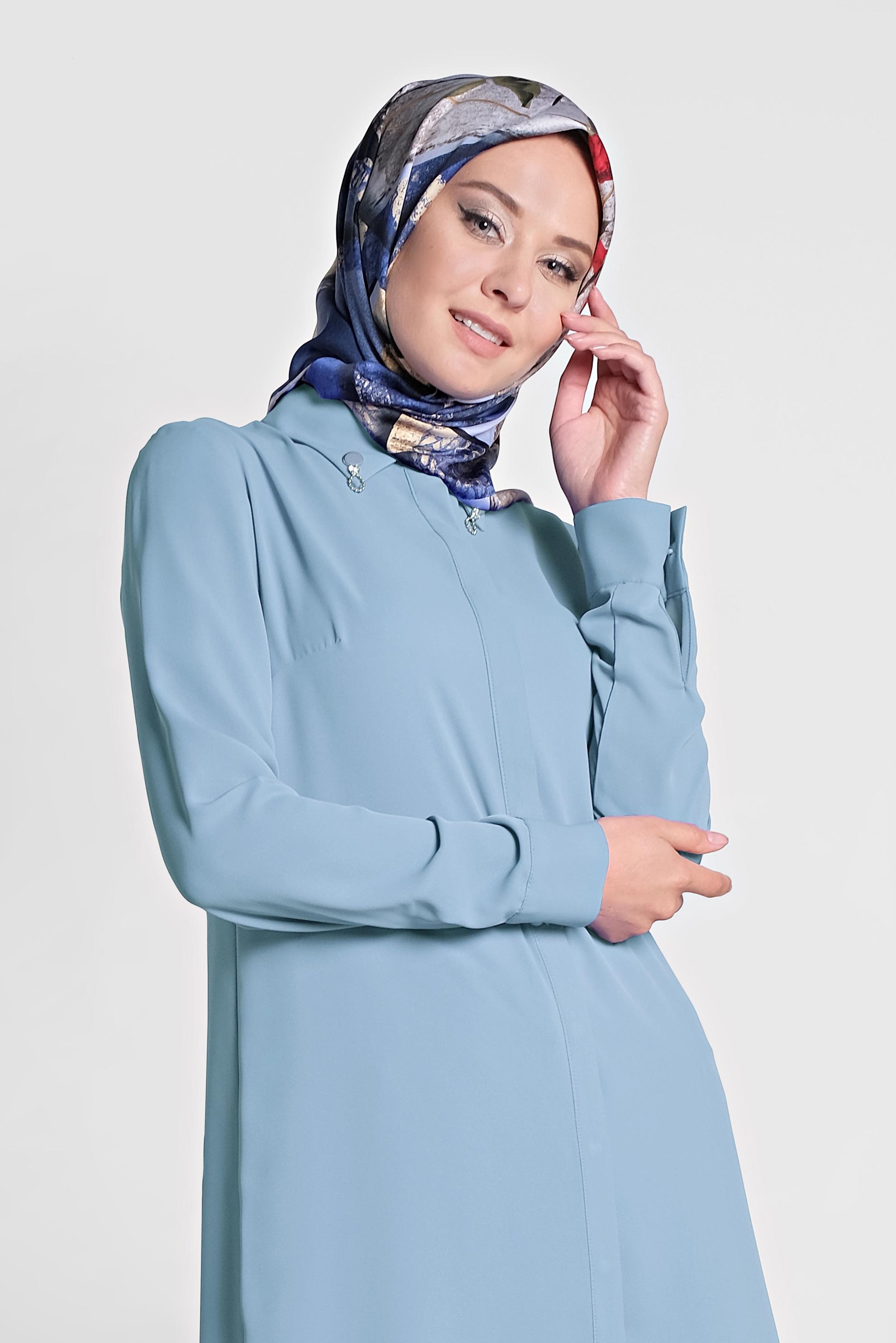 Tesettür giyim MAVİ YAKASI BROŞLU KLASİK TUNİK 4885