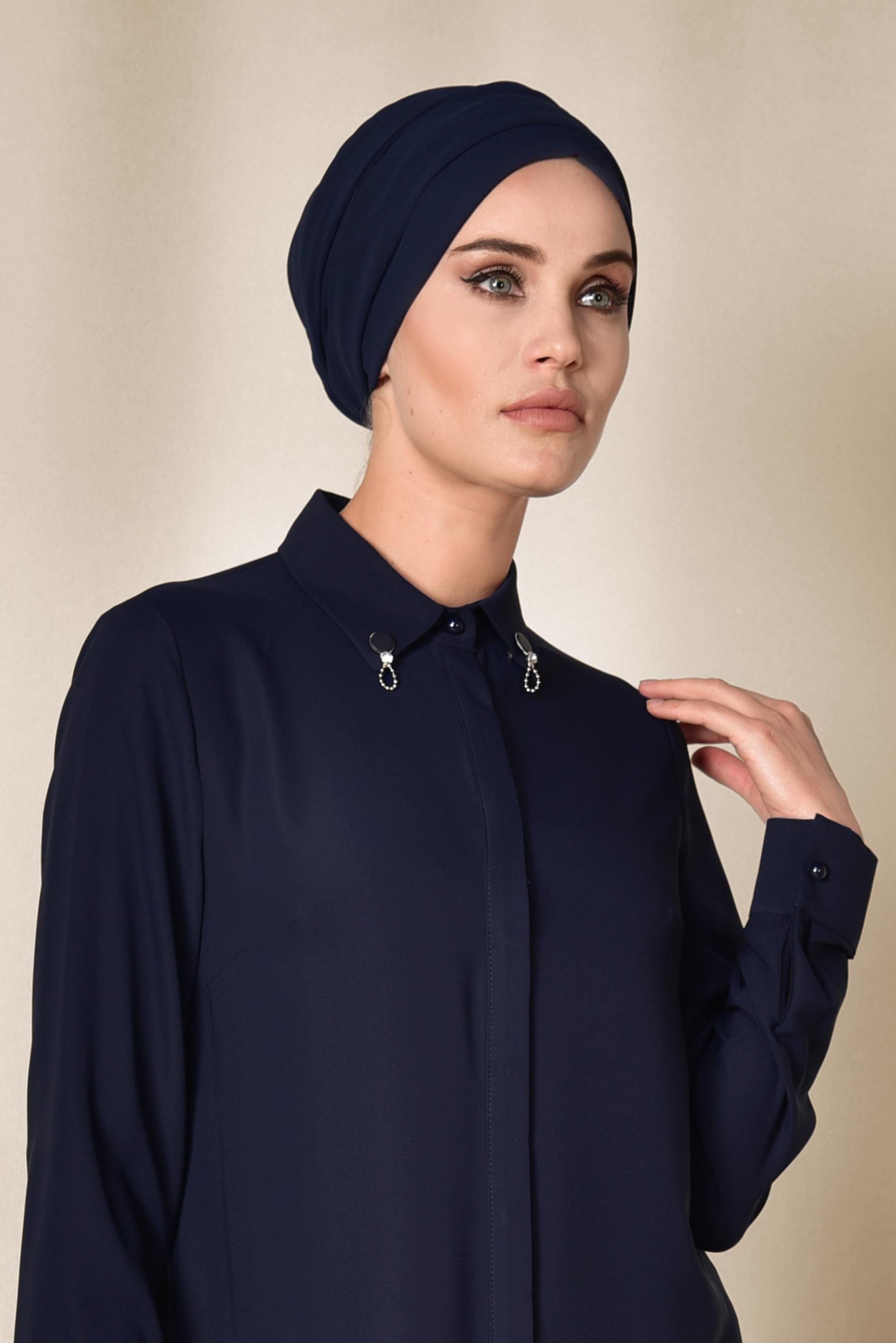 Tesettür giyim LACİVERT YAKASI BROŞLU KLASİK TUNİK 4885