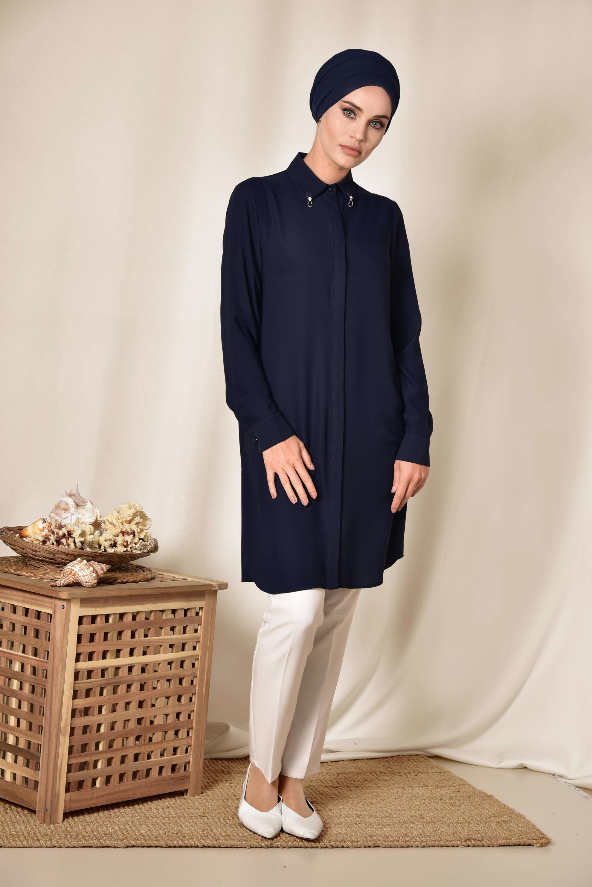 Tesettür giyim LACİVERT YAKASI BROŞLU KLASİK TUNİK 4885